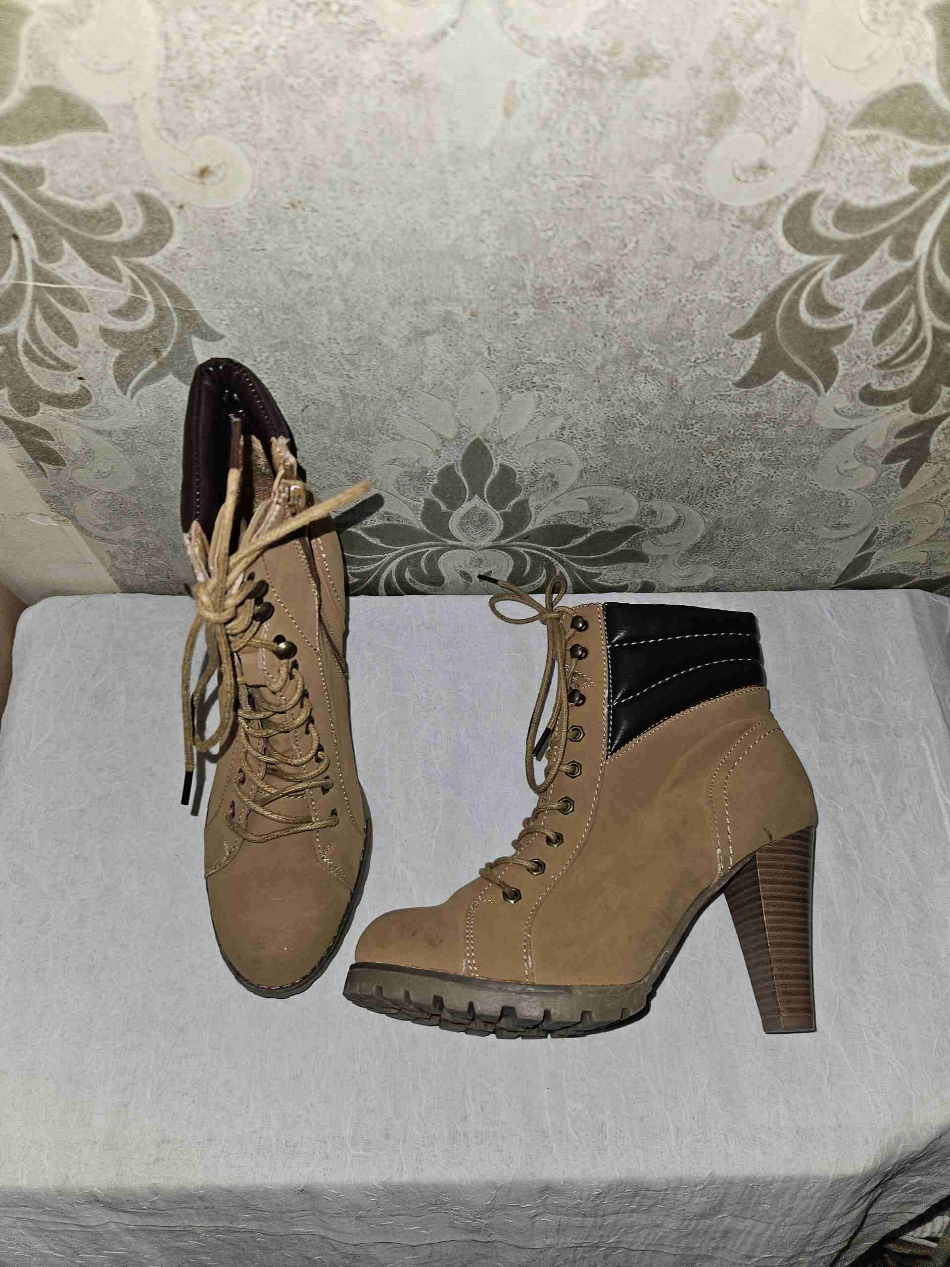 Botines 38 de taco color mostaza - miniatura 4