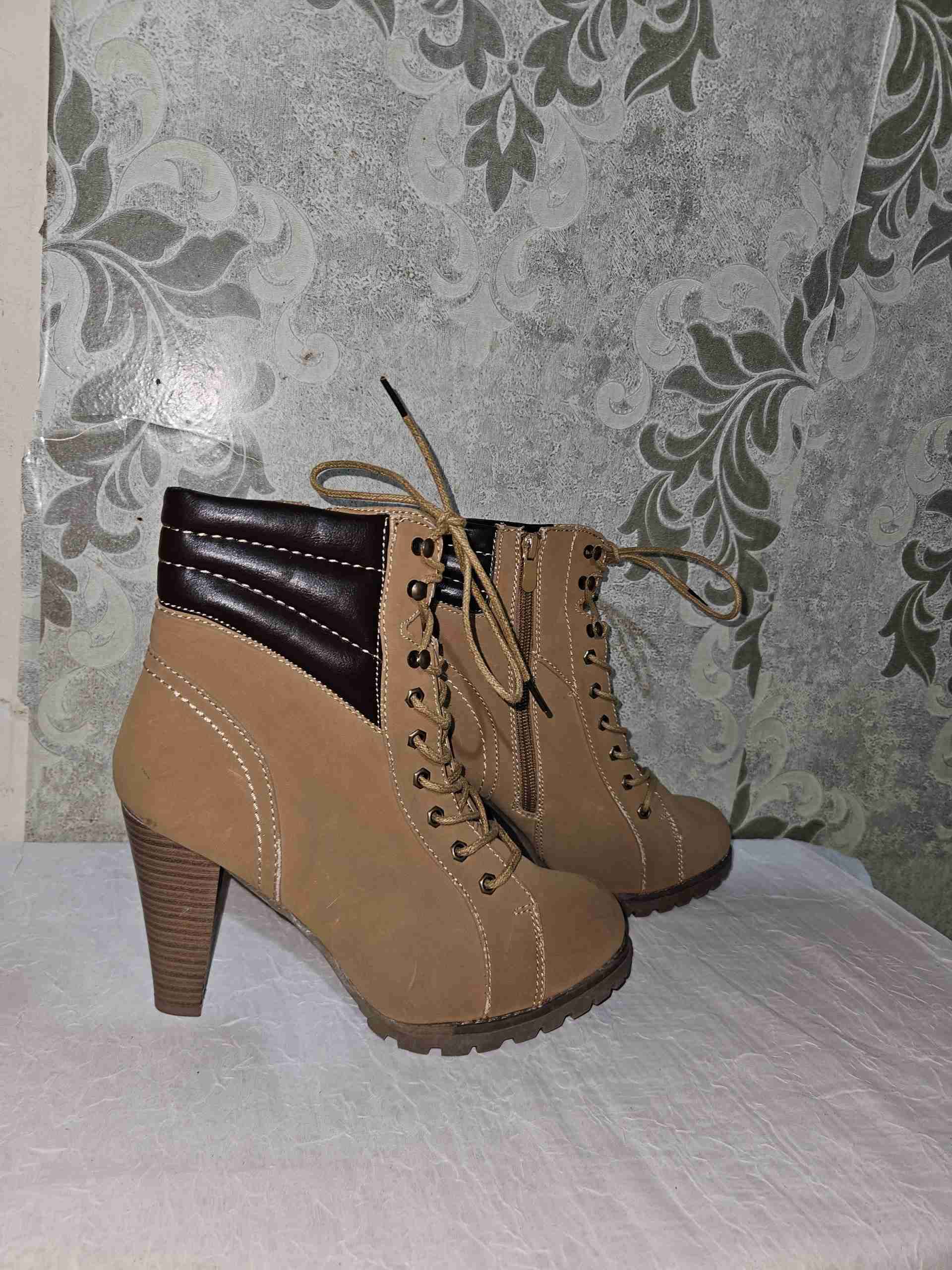 Botines 38 de taco color mostaza - miniatura 5