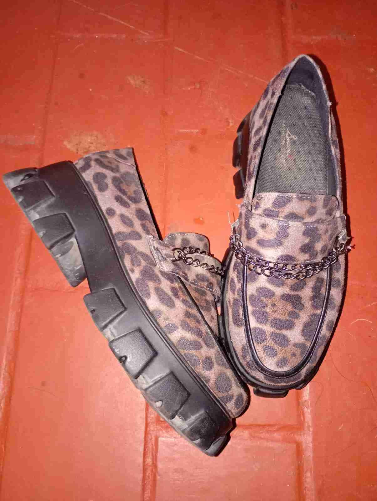 Zapatos mujer con diseño animal print - miniatura 1