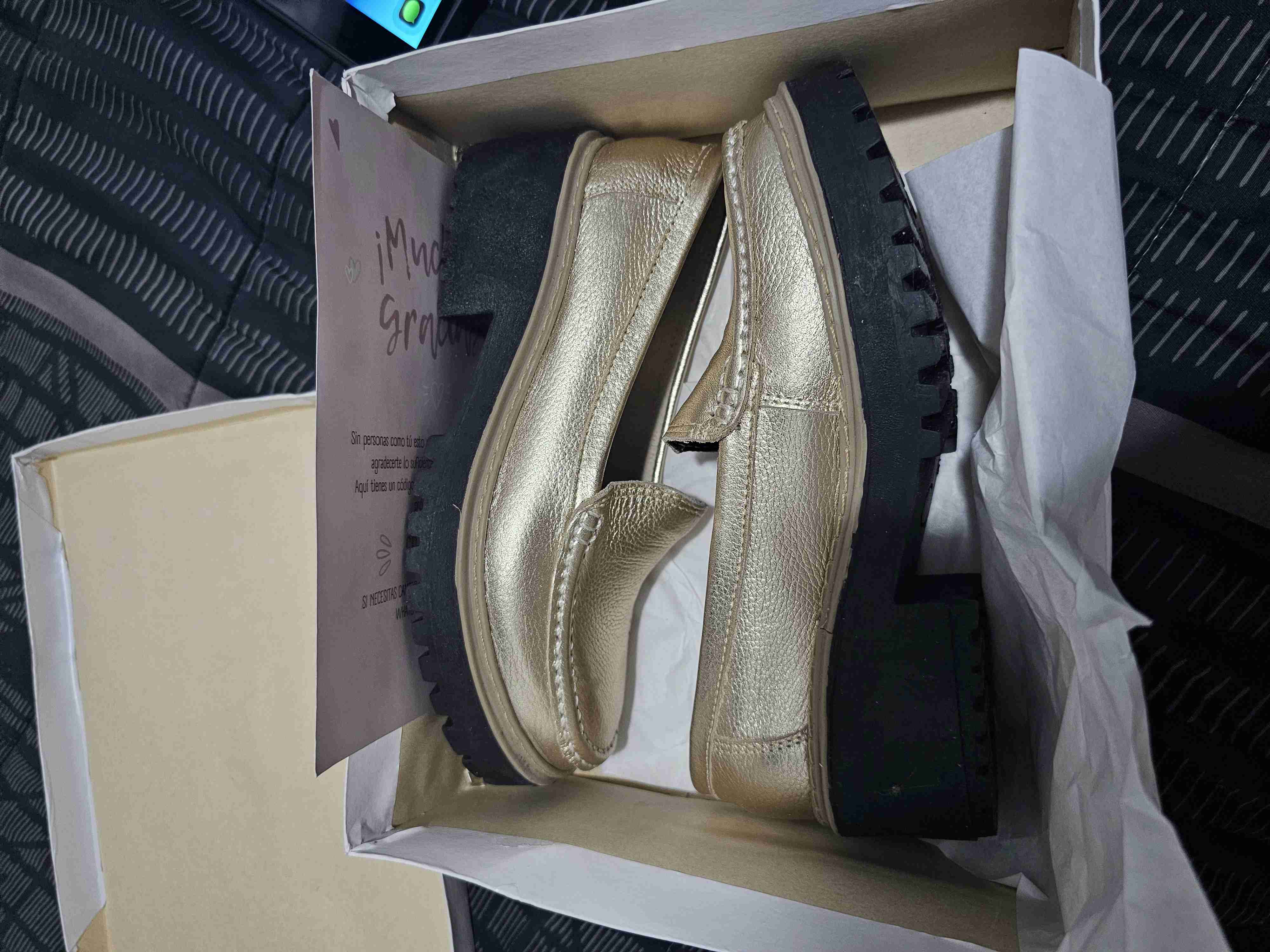 Zapatos dorados con plataforma - miniatura 1