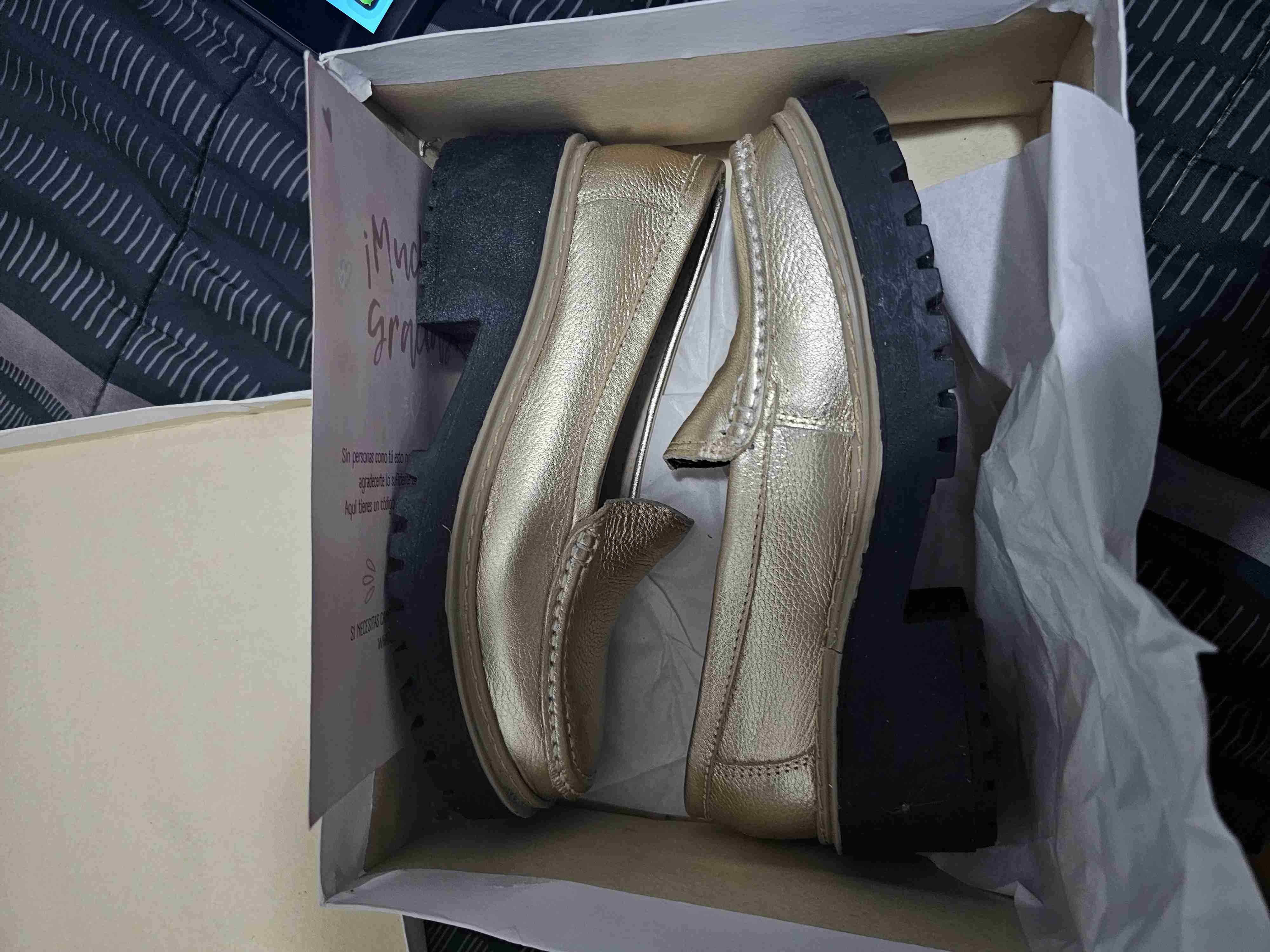 Zapatos dorados con plataforma - miniatura 2