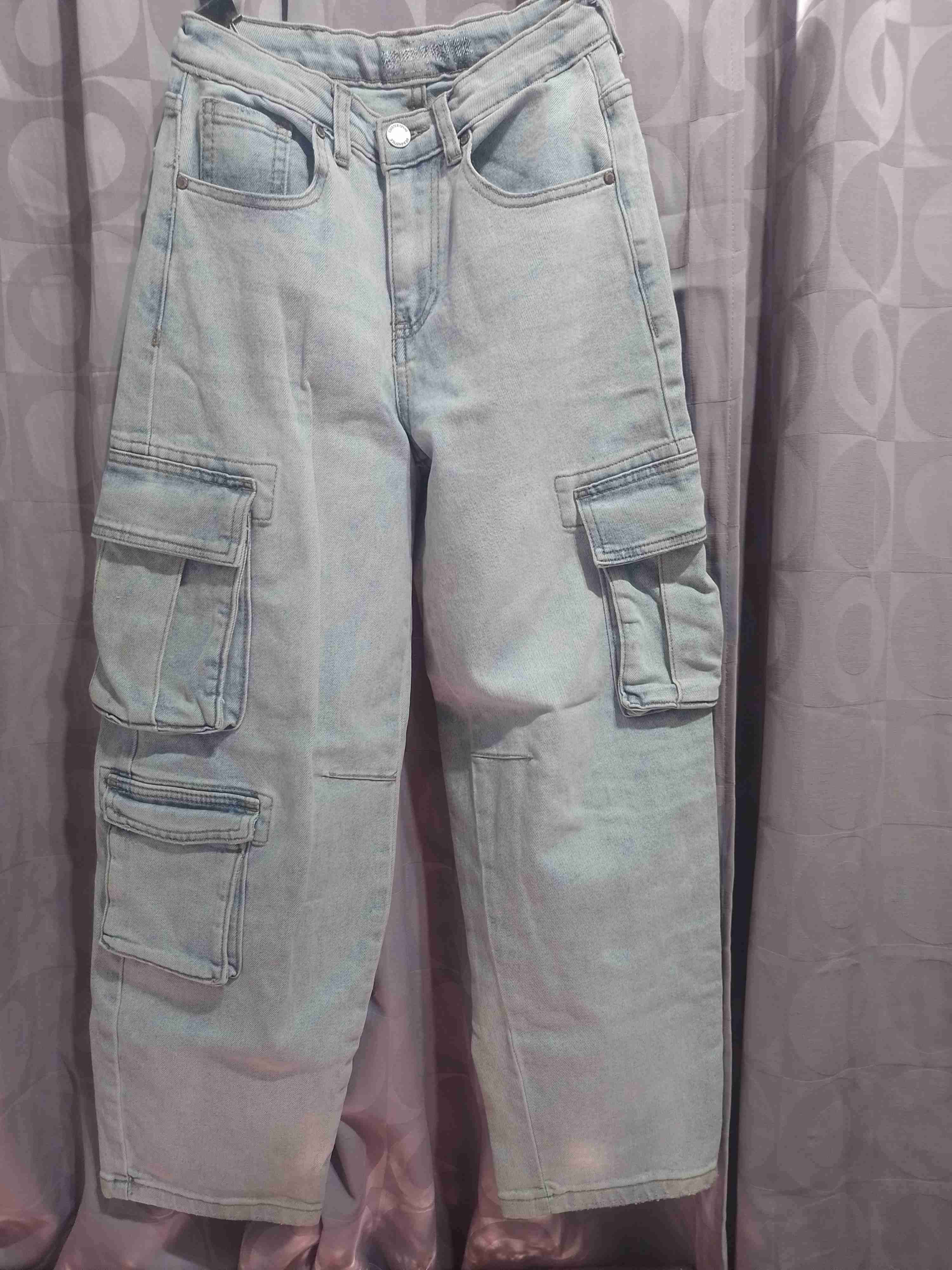 Pantalones cargo de mezclilla celeste