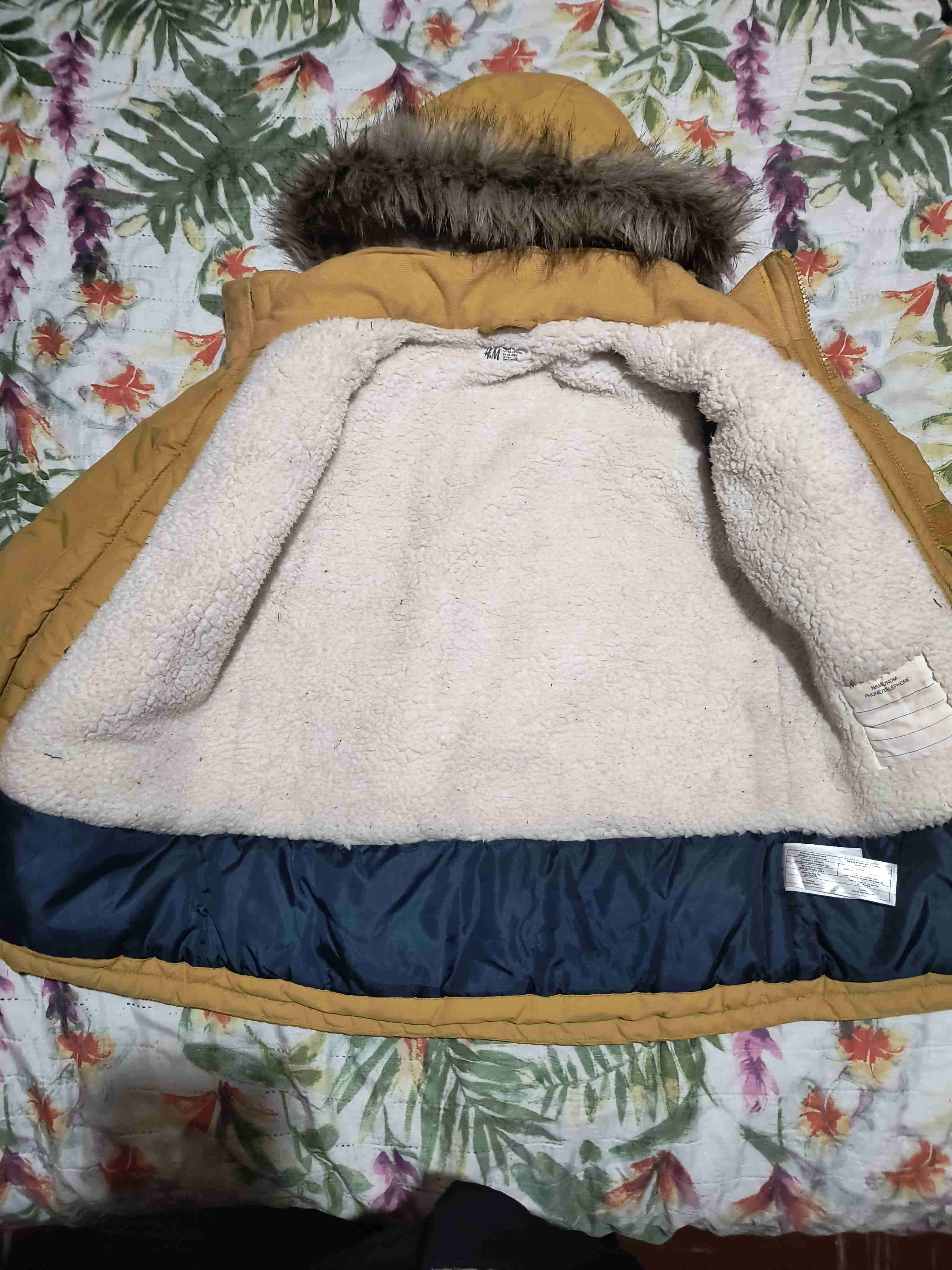 Parka amarilla con capucha - miniatura 2