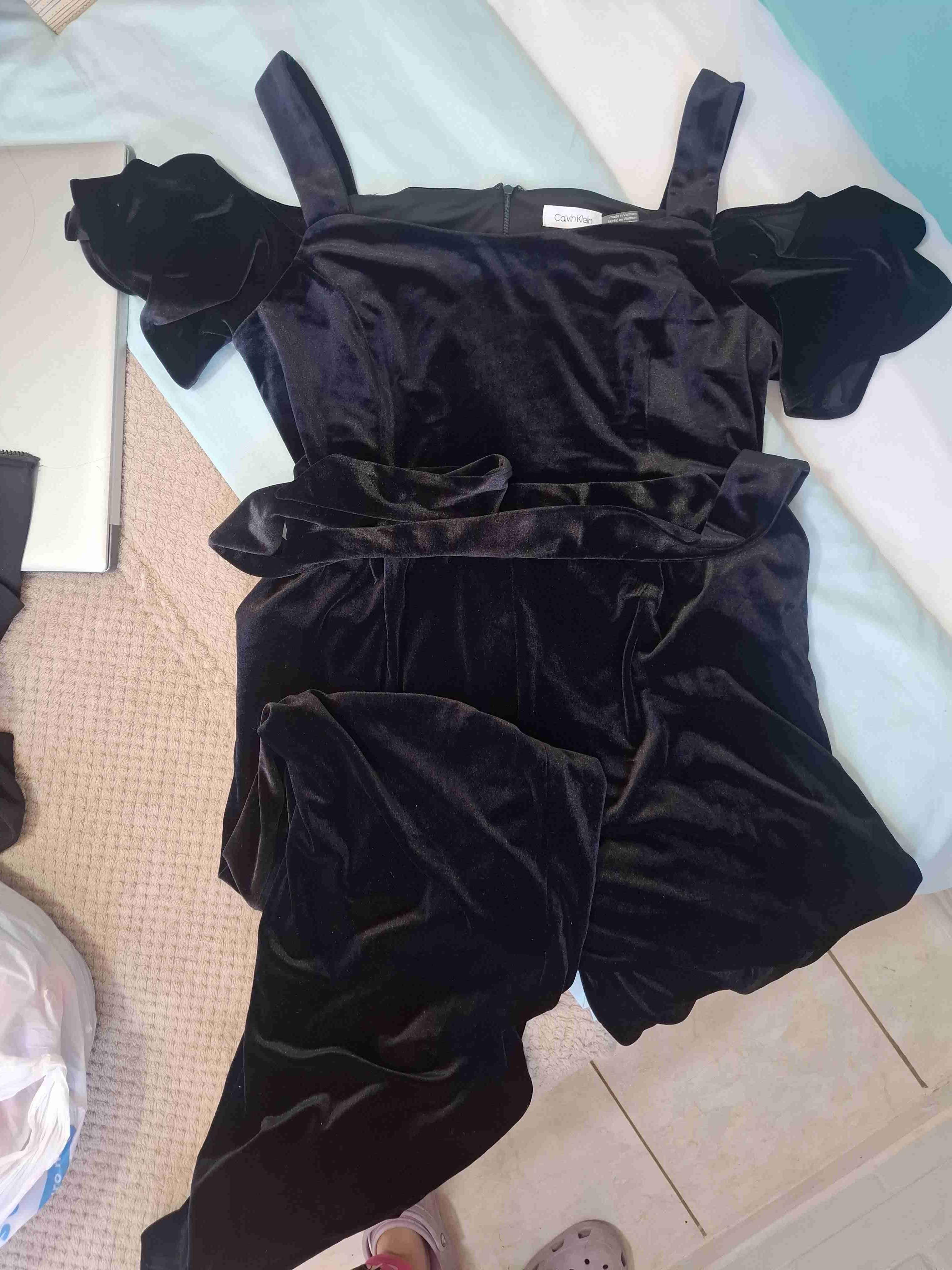 Vestido negro de terciopelo - miniatura 1