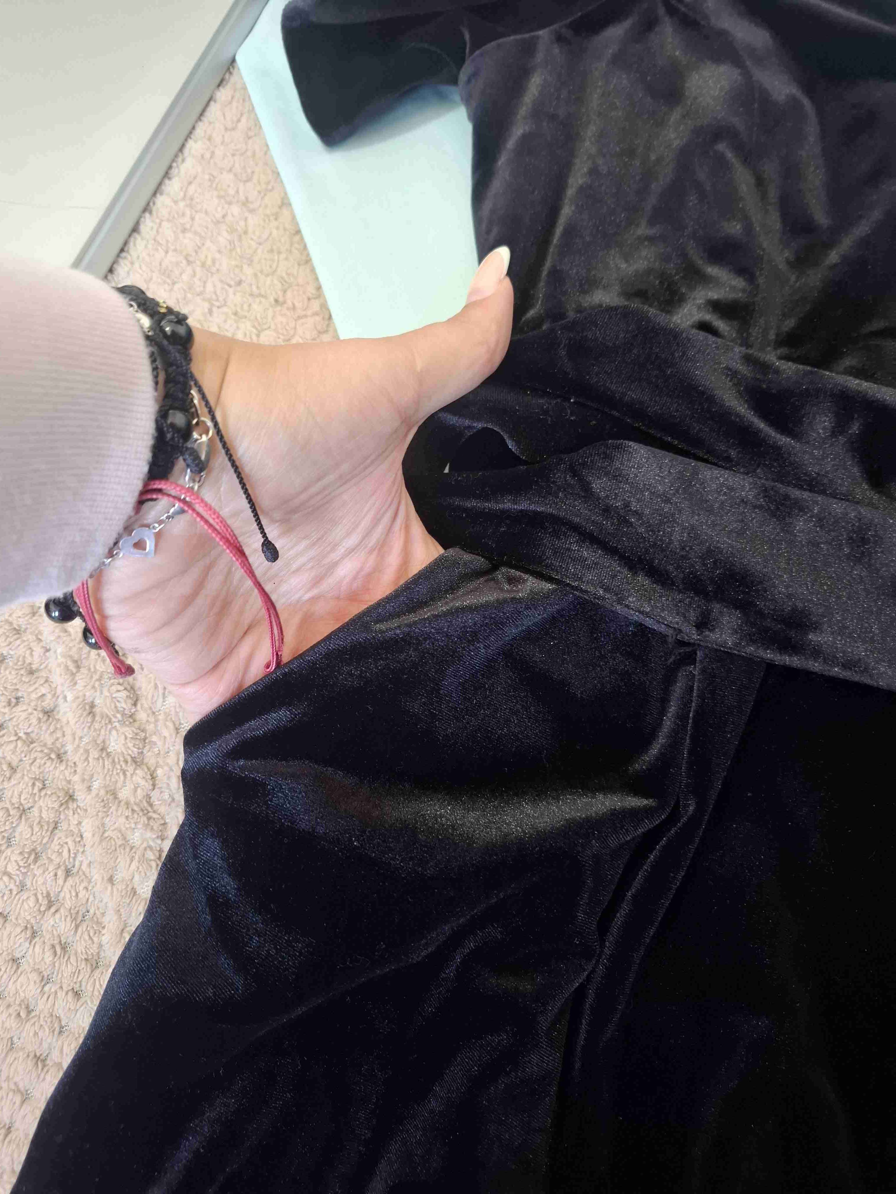 Vestido negro de terciopelo - miniatura 4