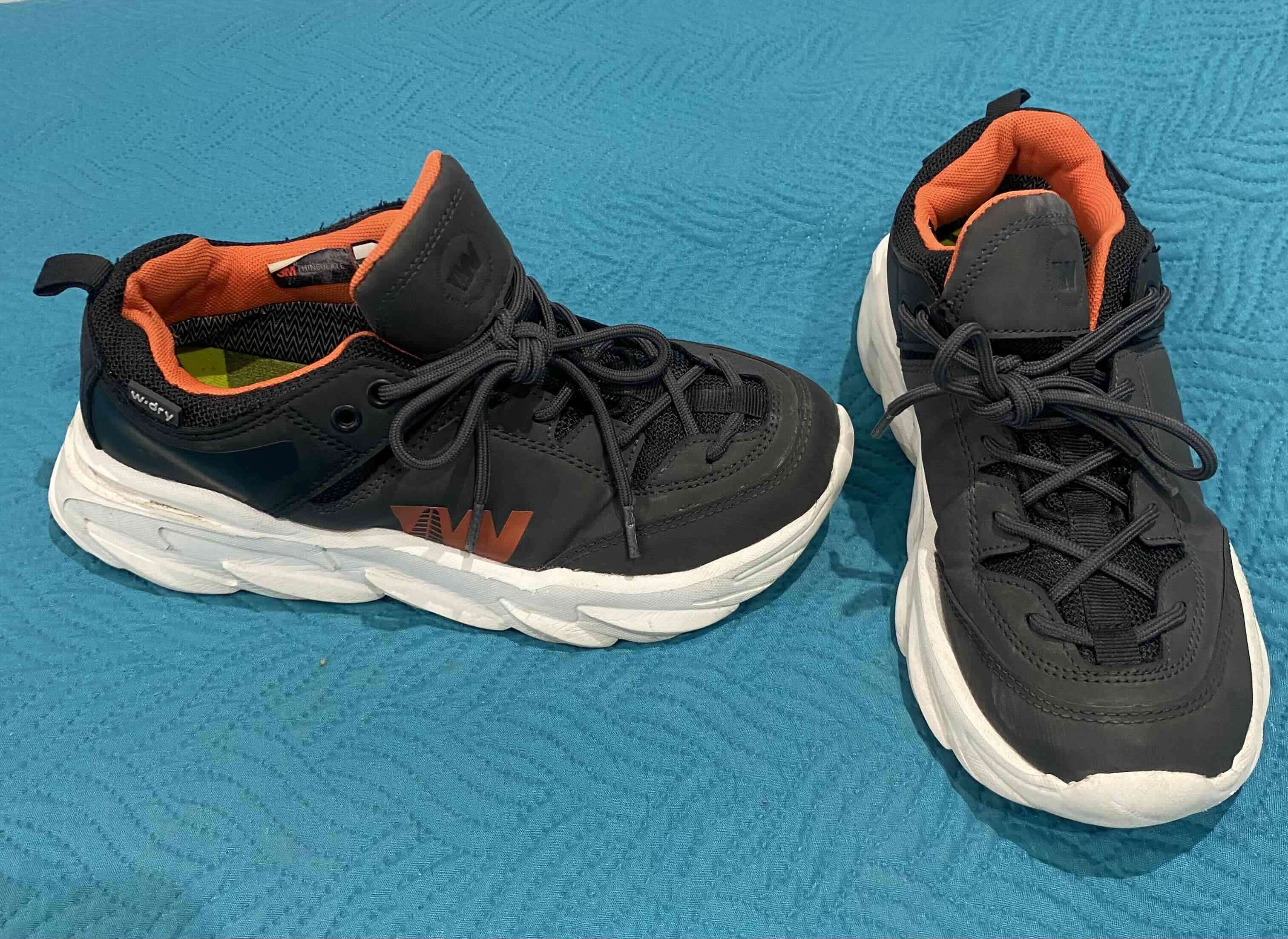 Zapatillas y zapatos - miniatura 1