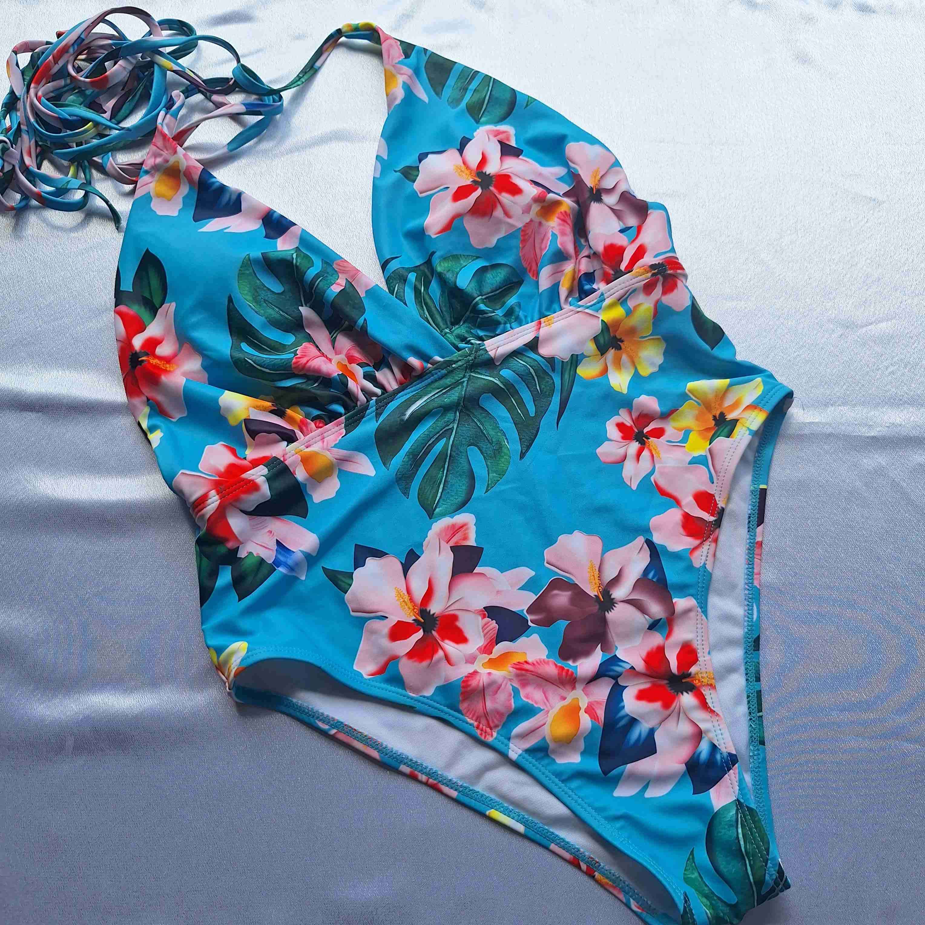 Traje de baño Nuevo  talla L /estampado floral - miniatura 2