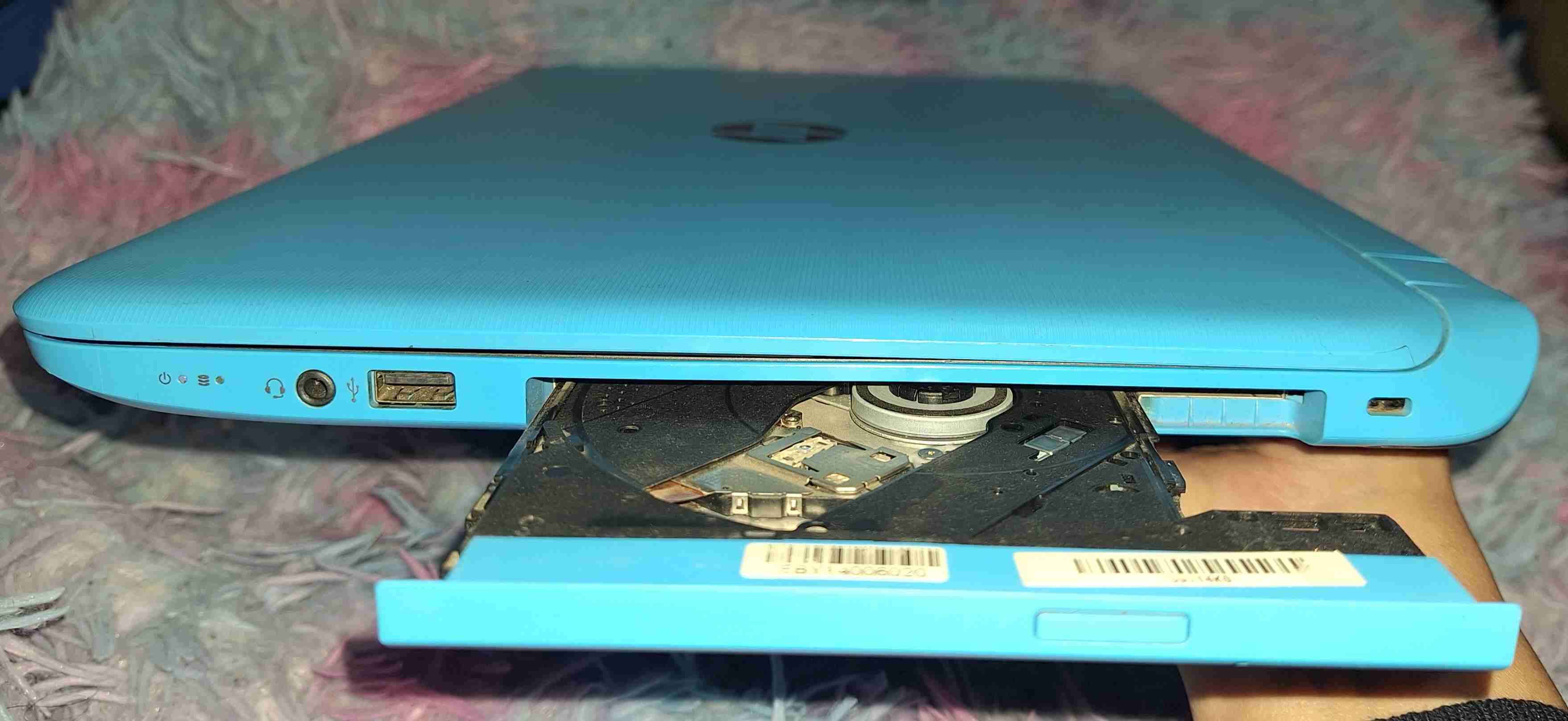 HP Pavilion 15 - AMD A8 - miniatura 2