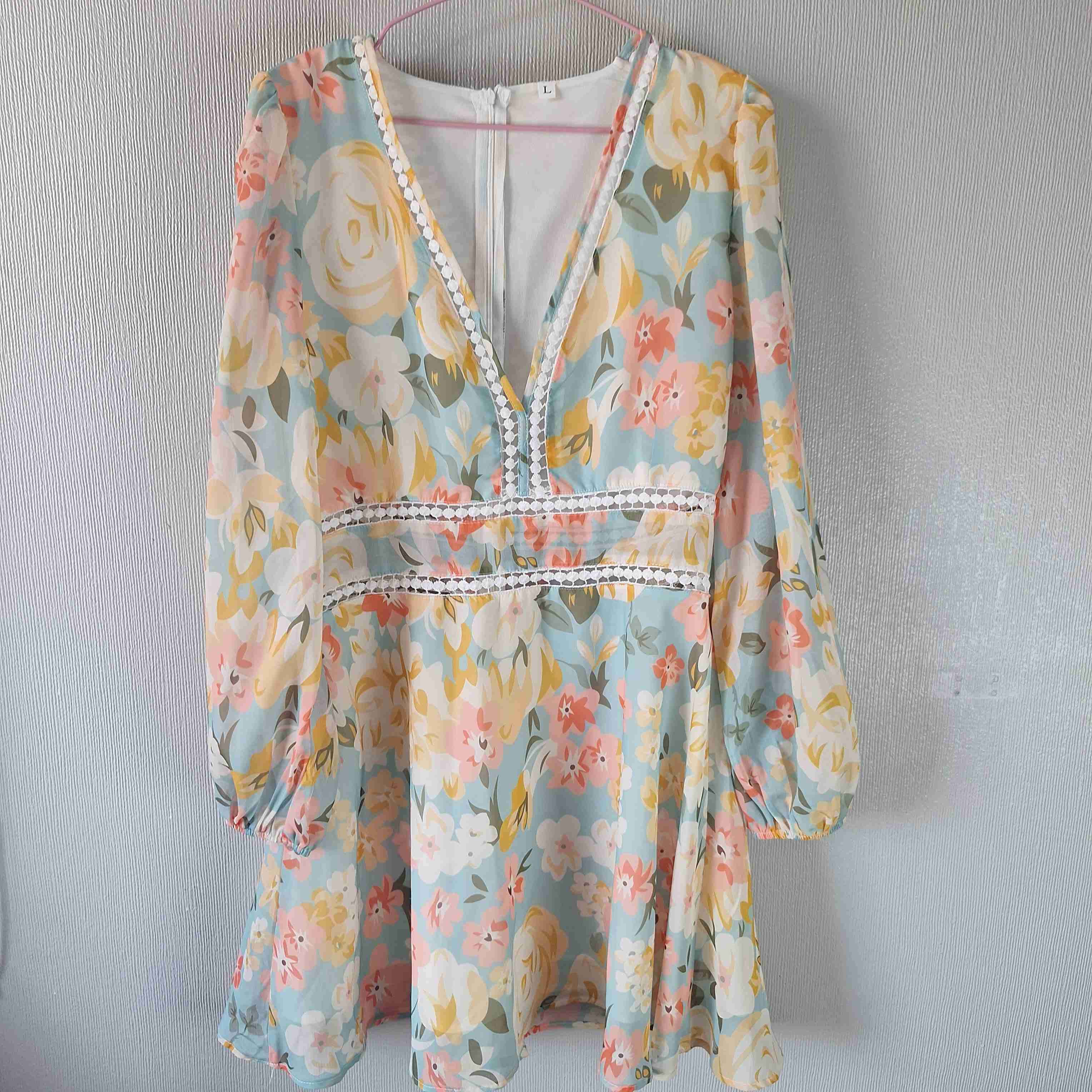 Vestido floral con manga larga