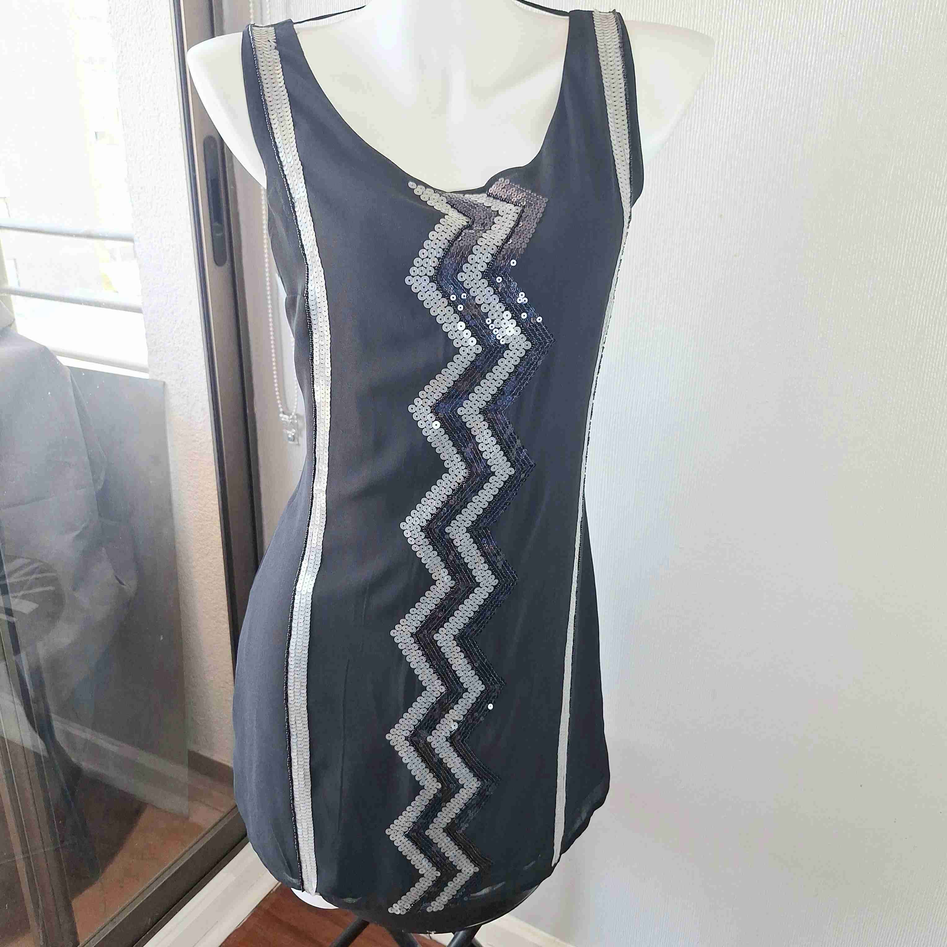 Vestido iO negro con lentejuelas - miniatura 1