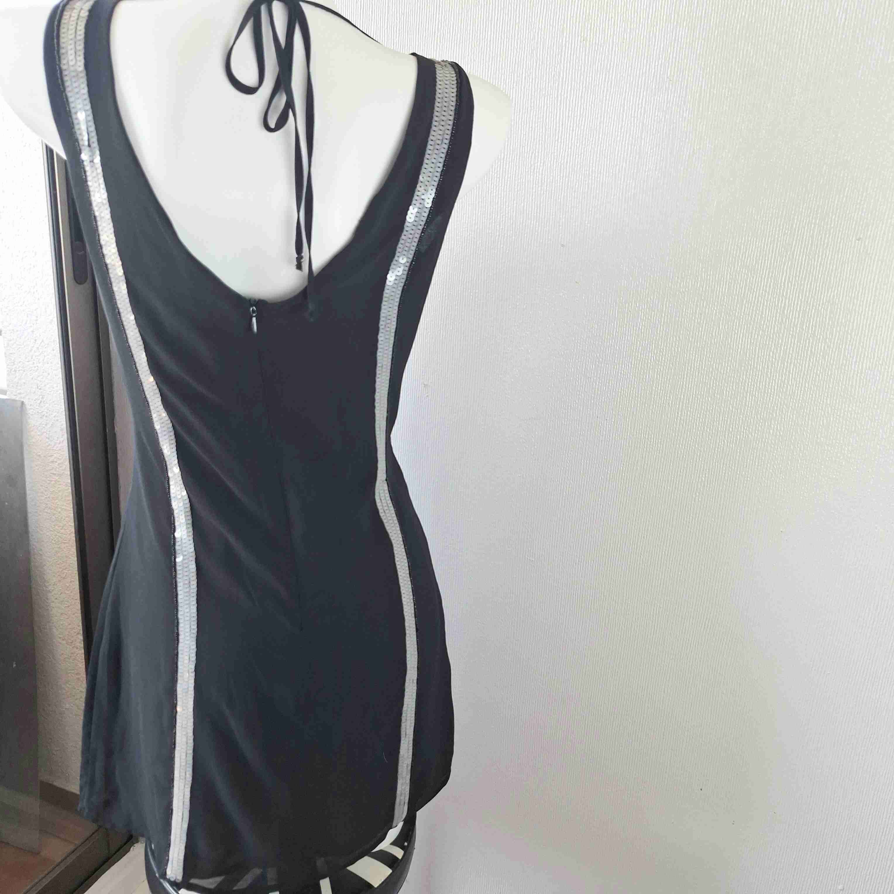 Vestido iO negro con lentejuelas - miniatura 2