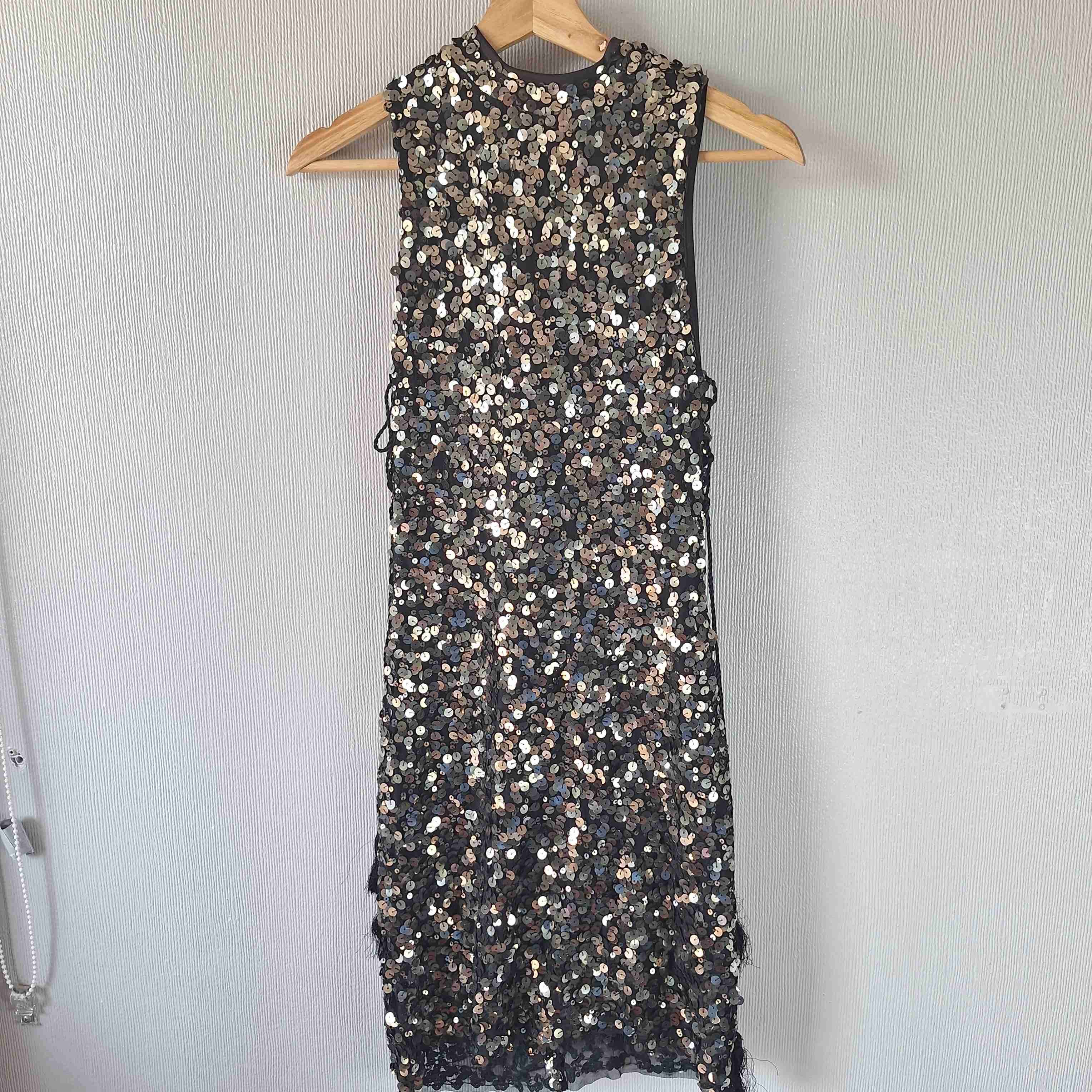 Vestido de lentejuelas negro elegante - 1