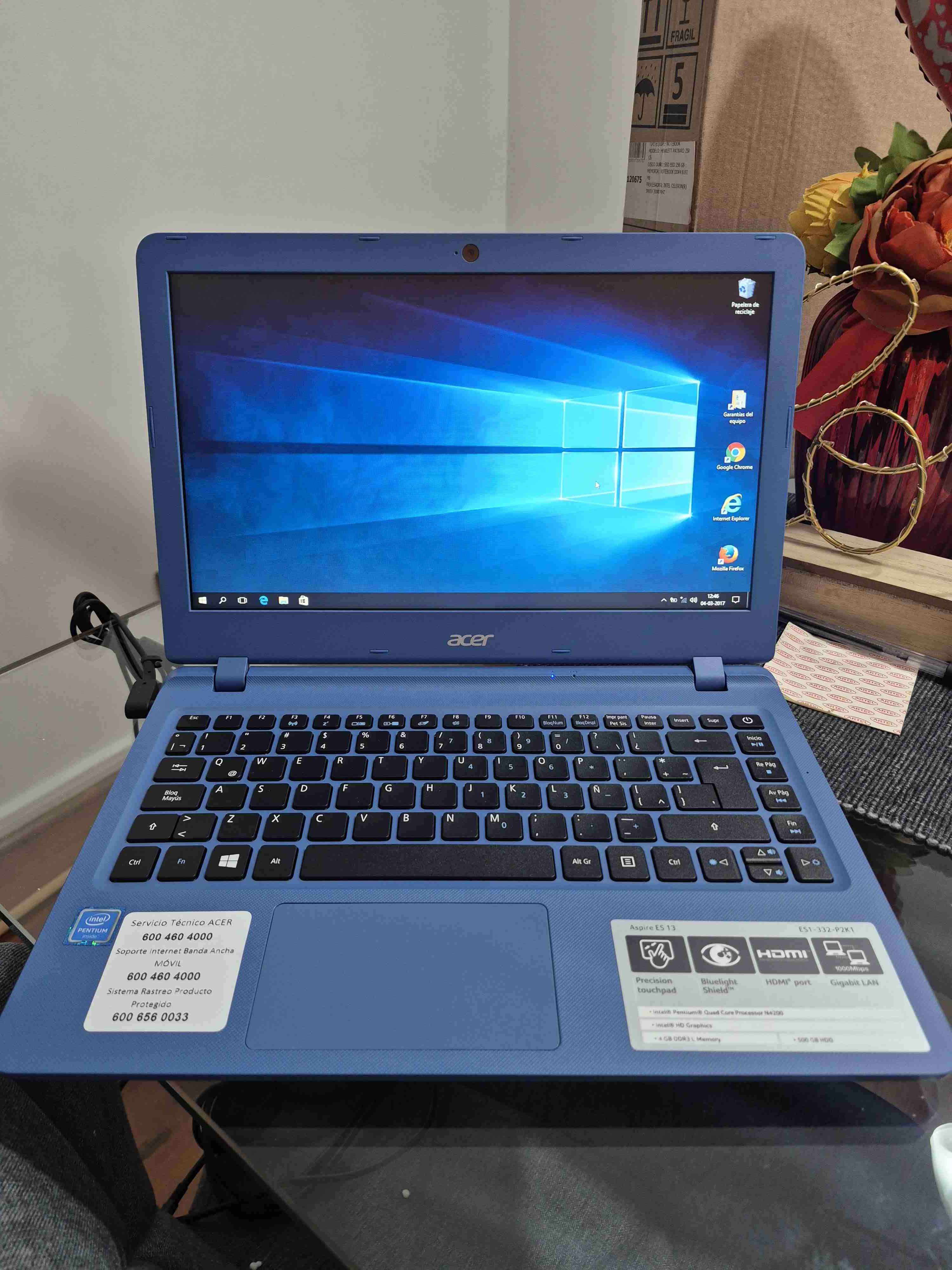 Notebook Acer azul compacto - miniatura 1