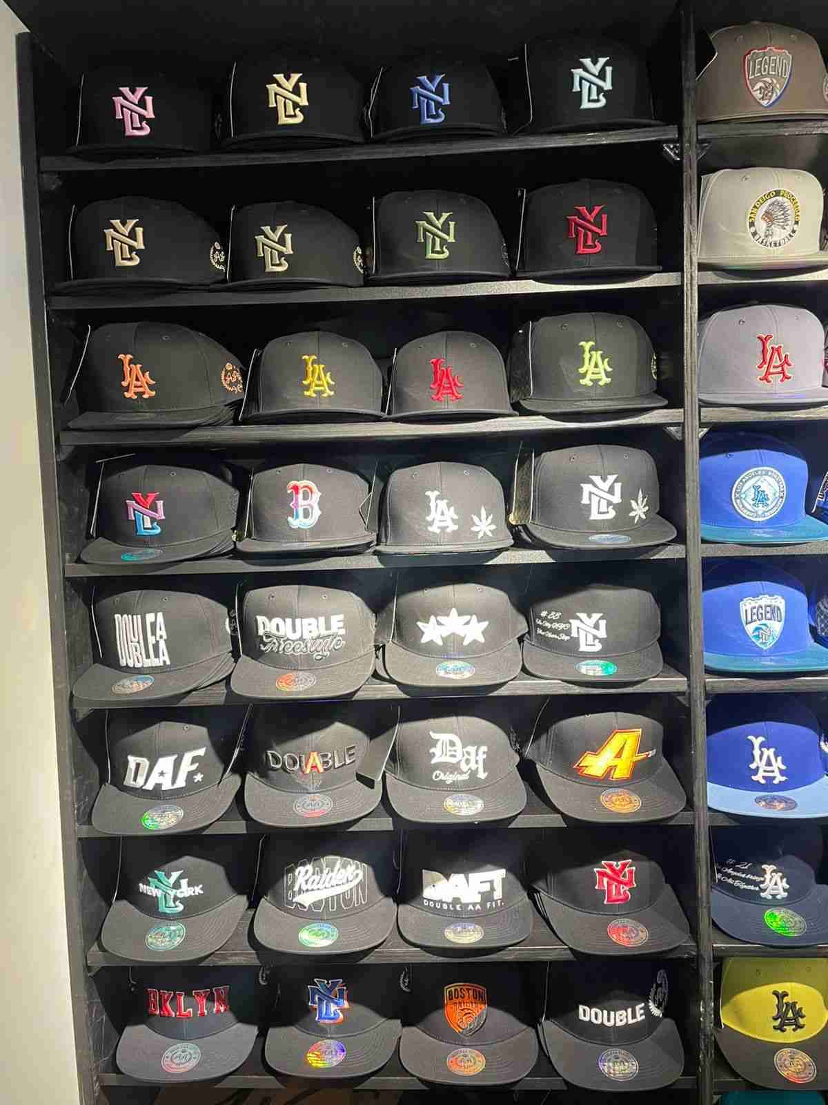 Colección de gorros deportivos - miniatura 2