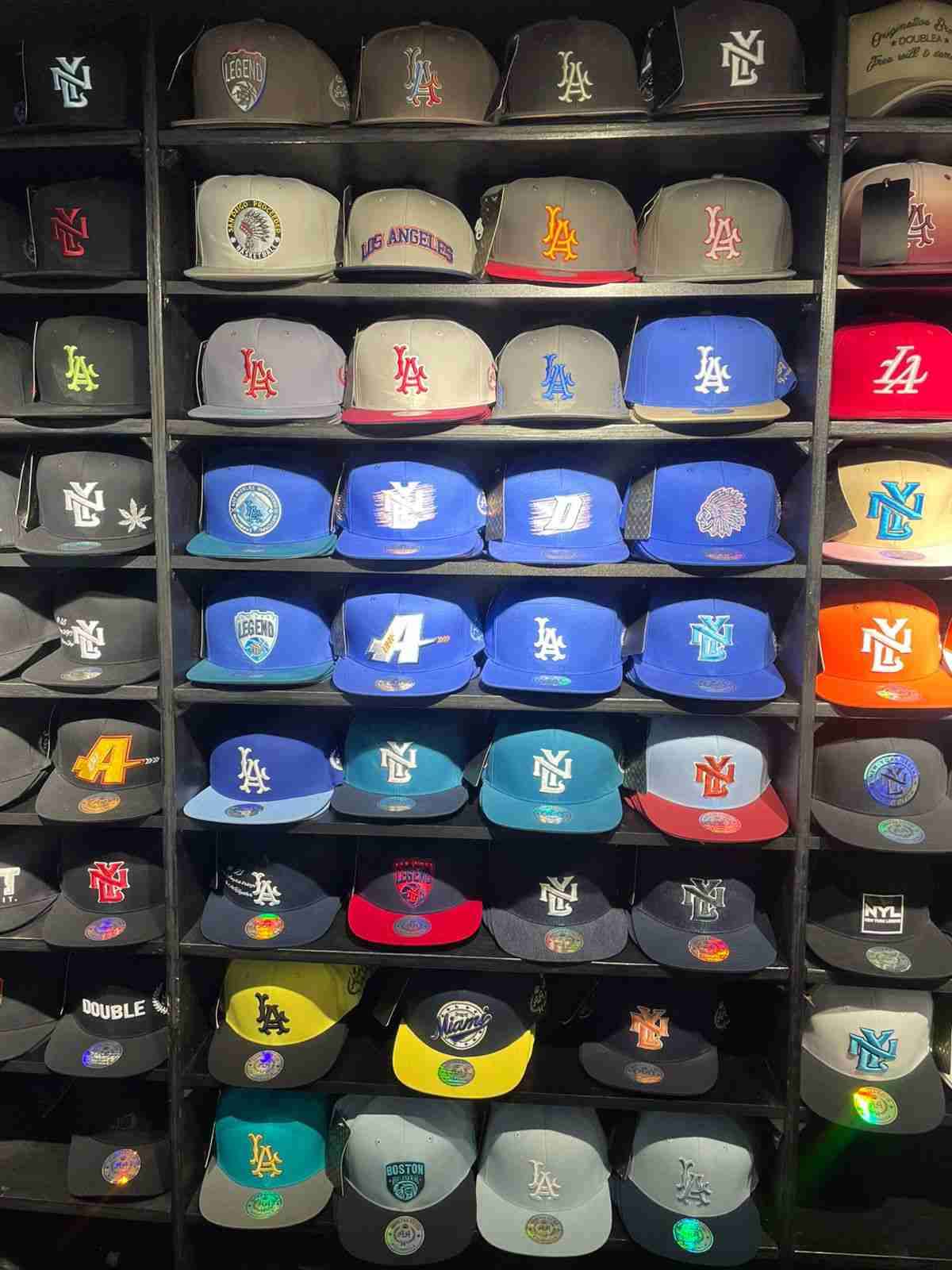 Colección de gorros deportivos - miniatura 3