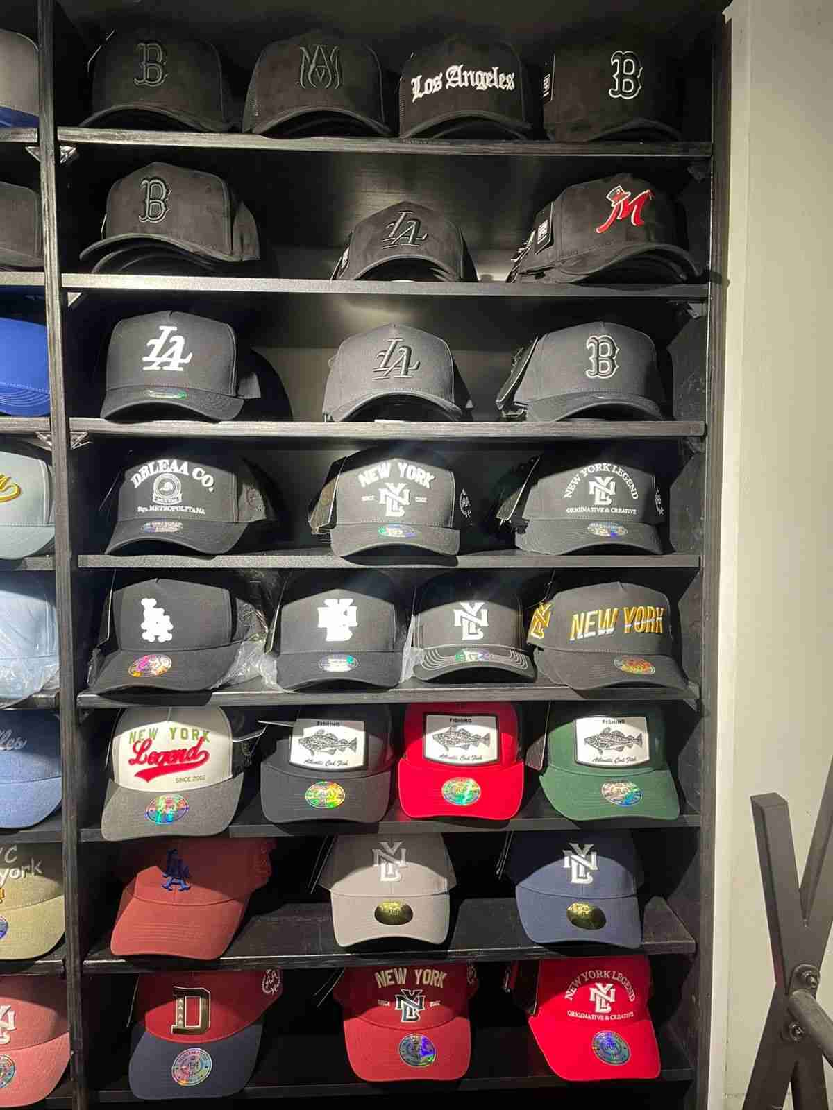 Colección de gorros deportivos - miniatura 4