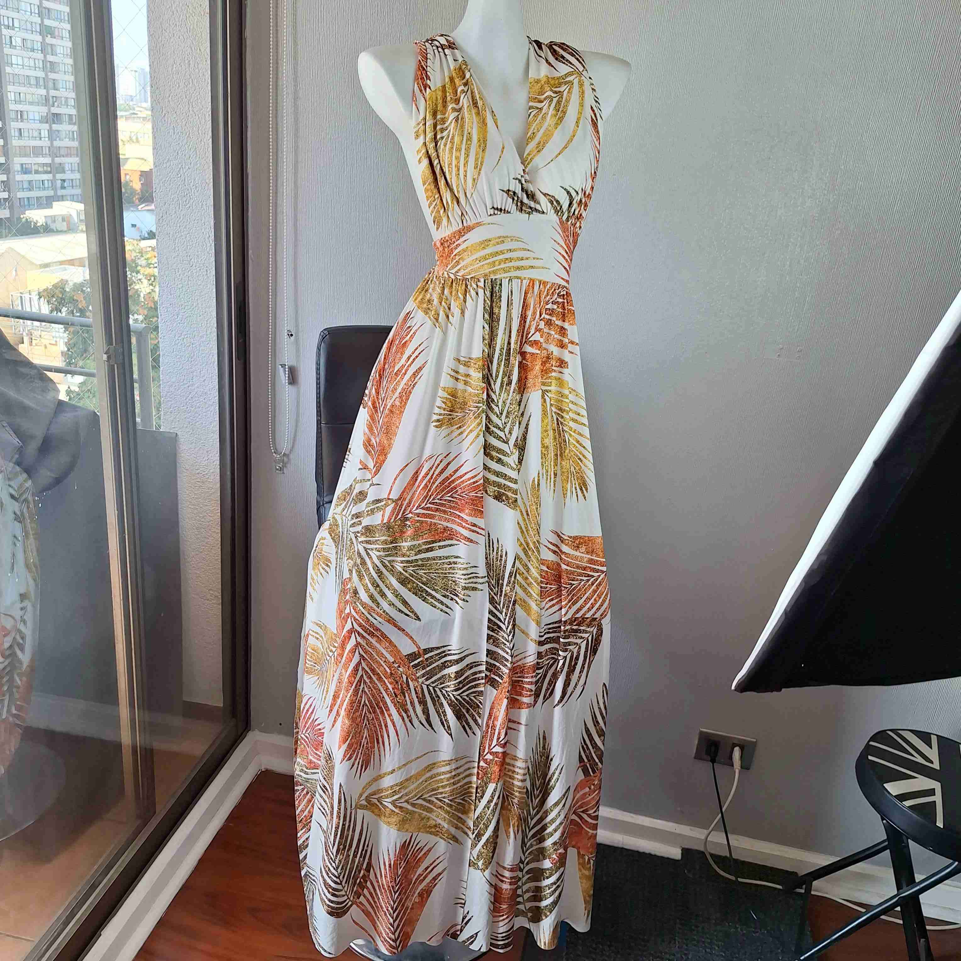 Vestido Brasileño largo lycra estampada con hojas. - 1