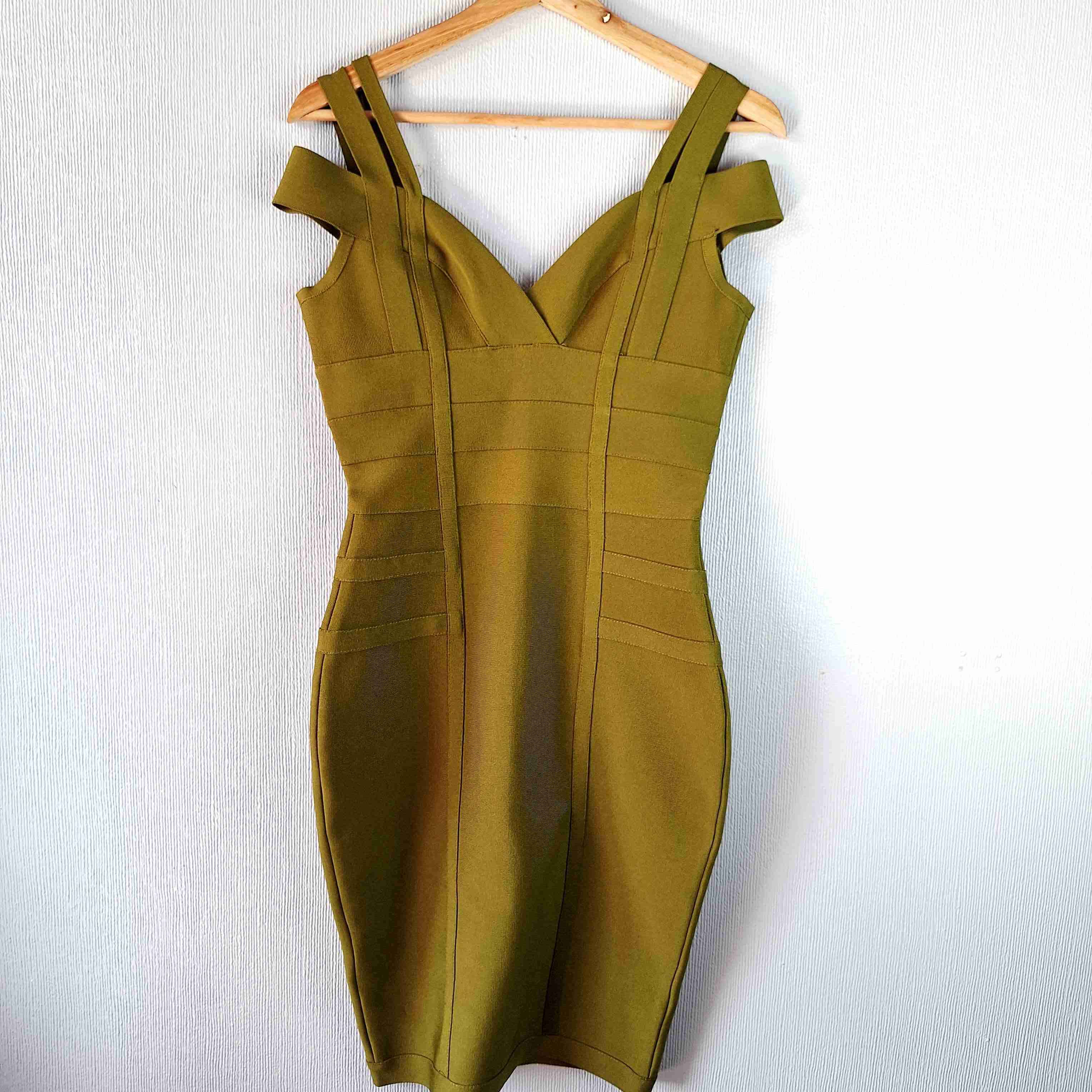 Vestido ajustado verde oliva - miniatura 1