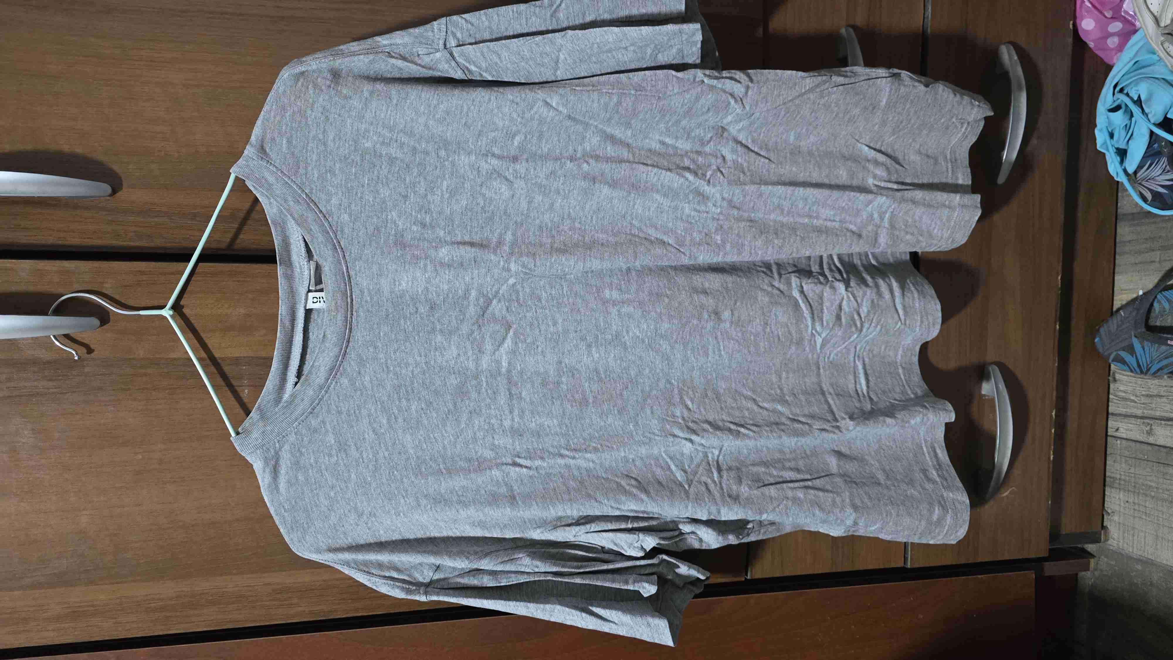 Polera gris básica - 1