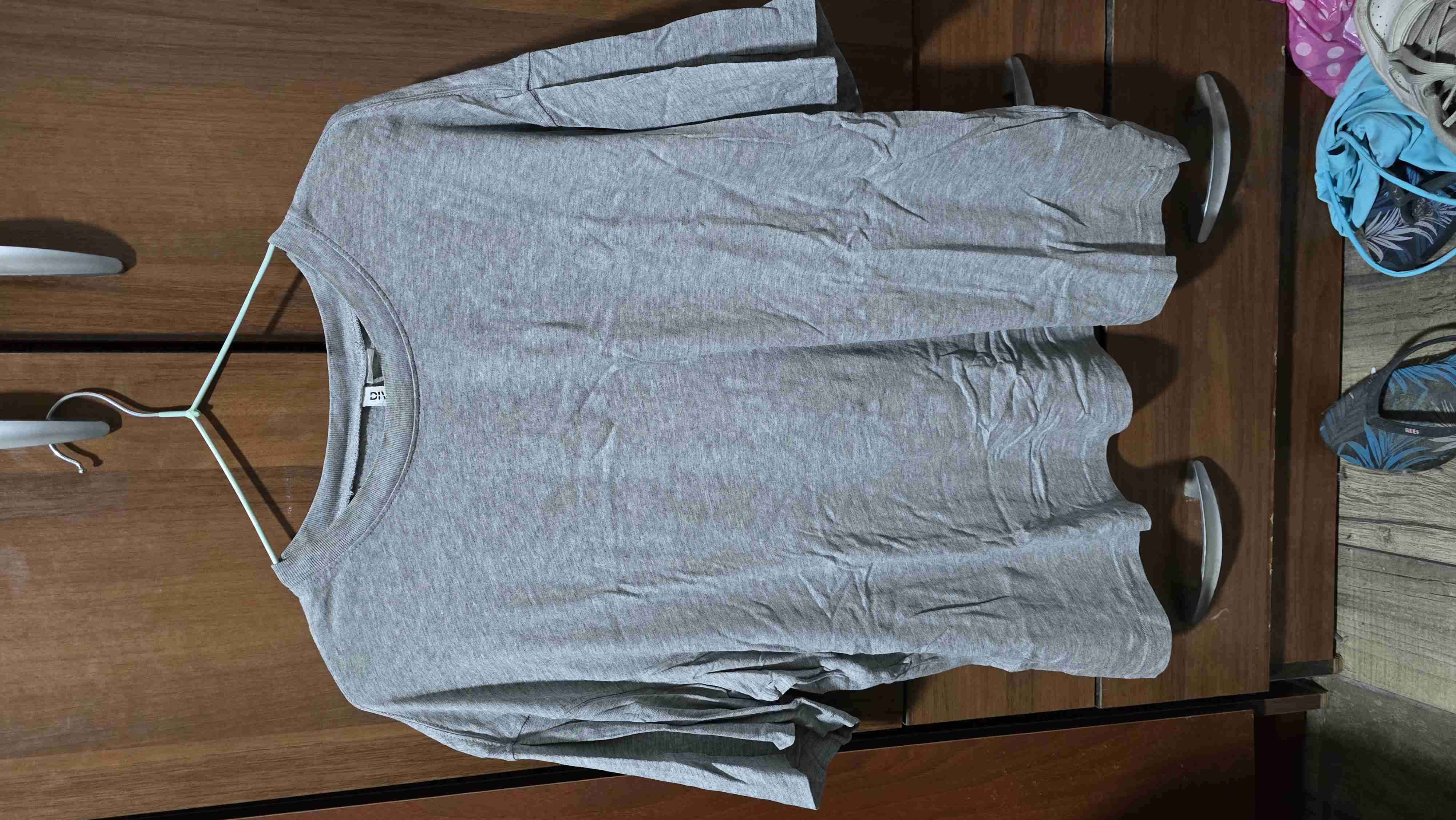 Polera gris básica - 2