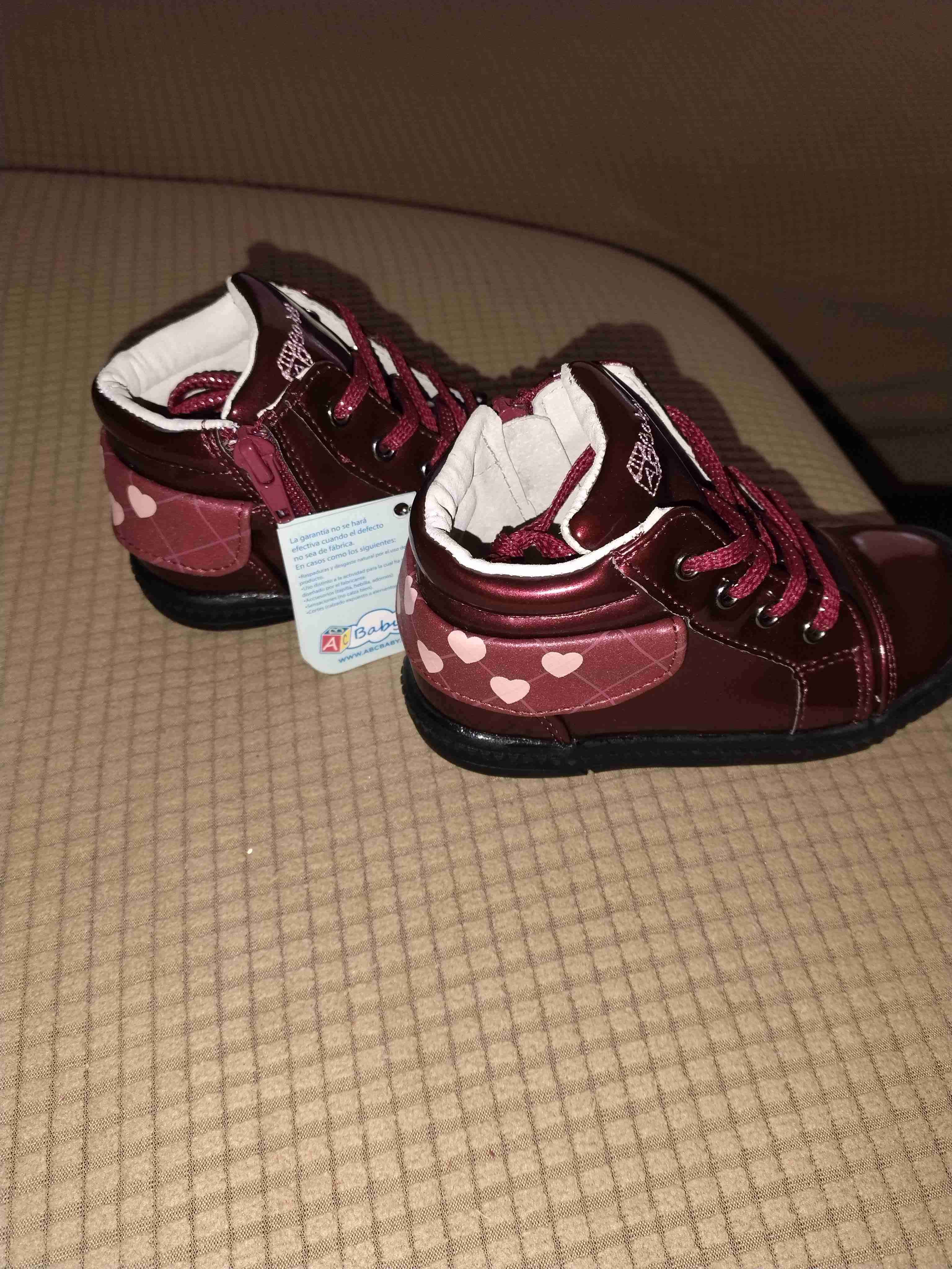 Botines burdeos con corazones - miniatura 1
