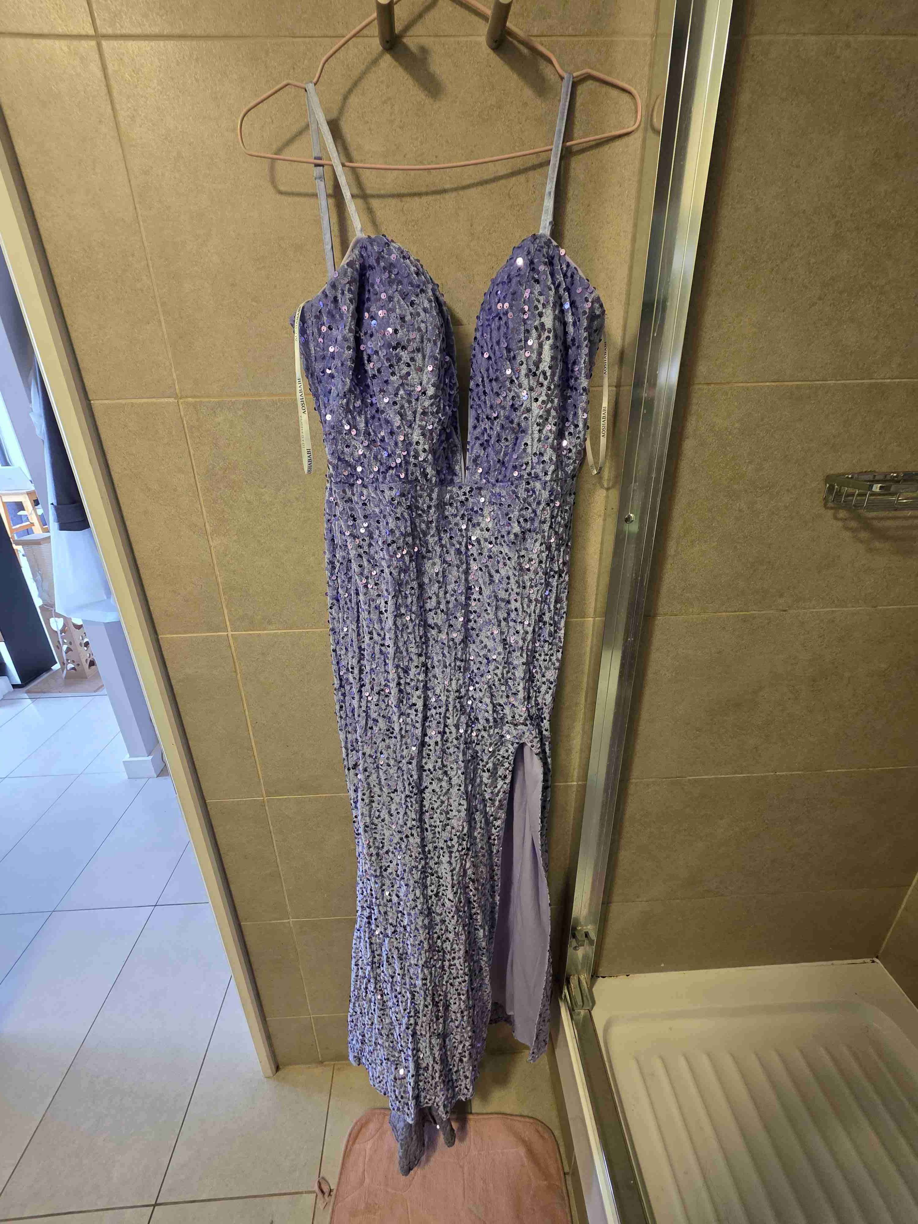 Vestido largo lila con lentejuelas