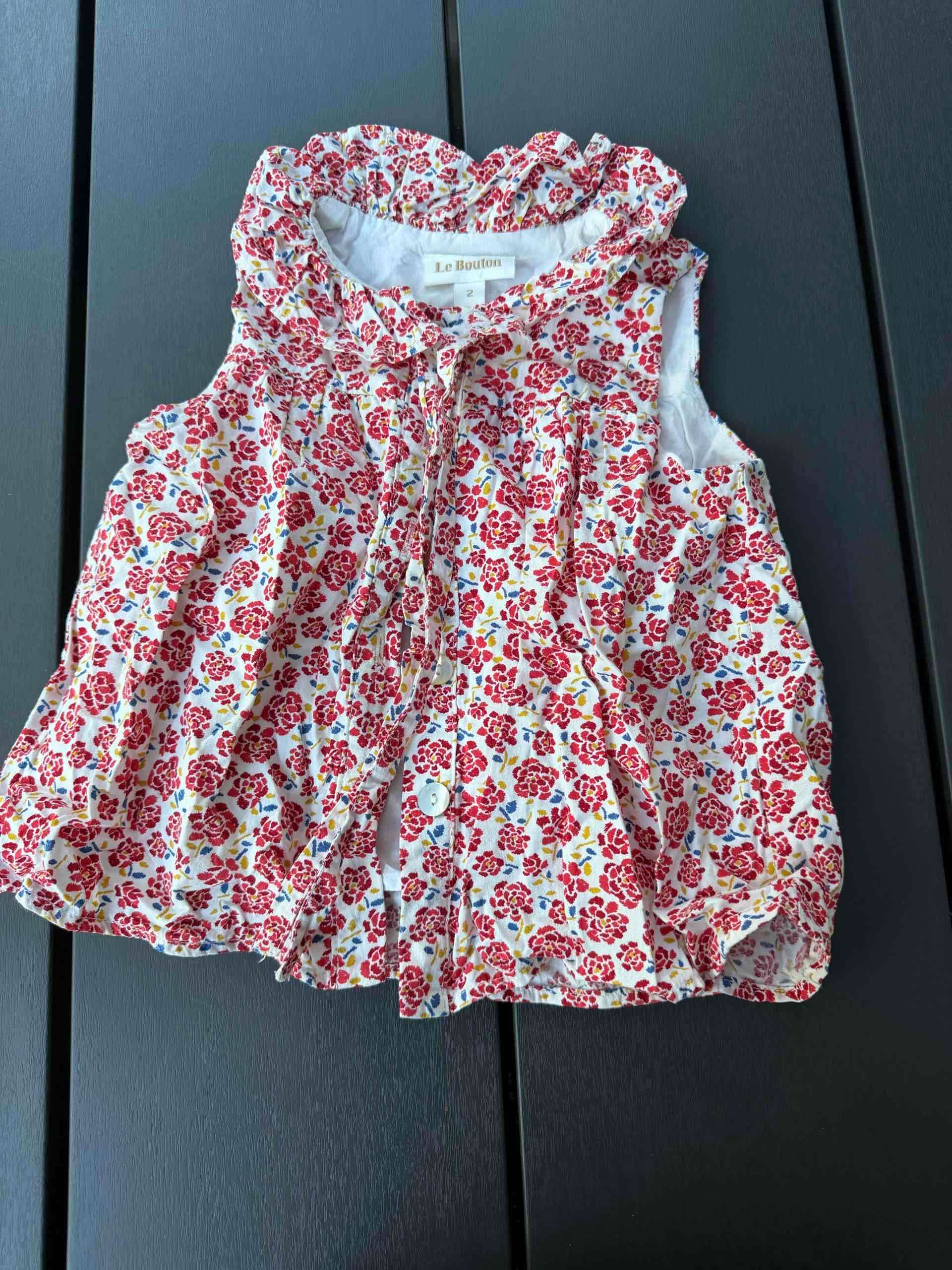 Blusita floral Le Bouton sin mangas