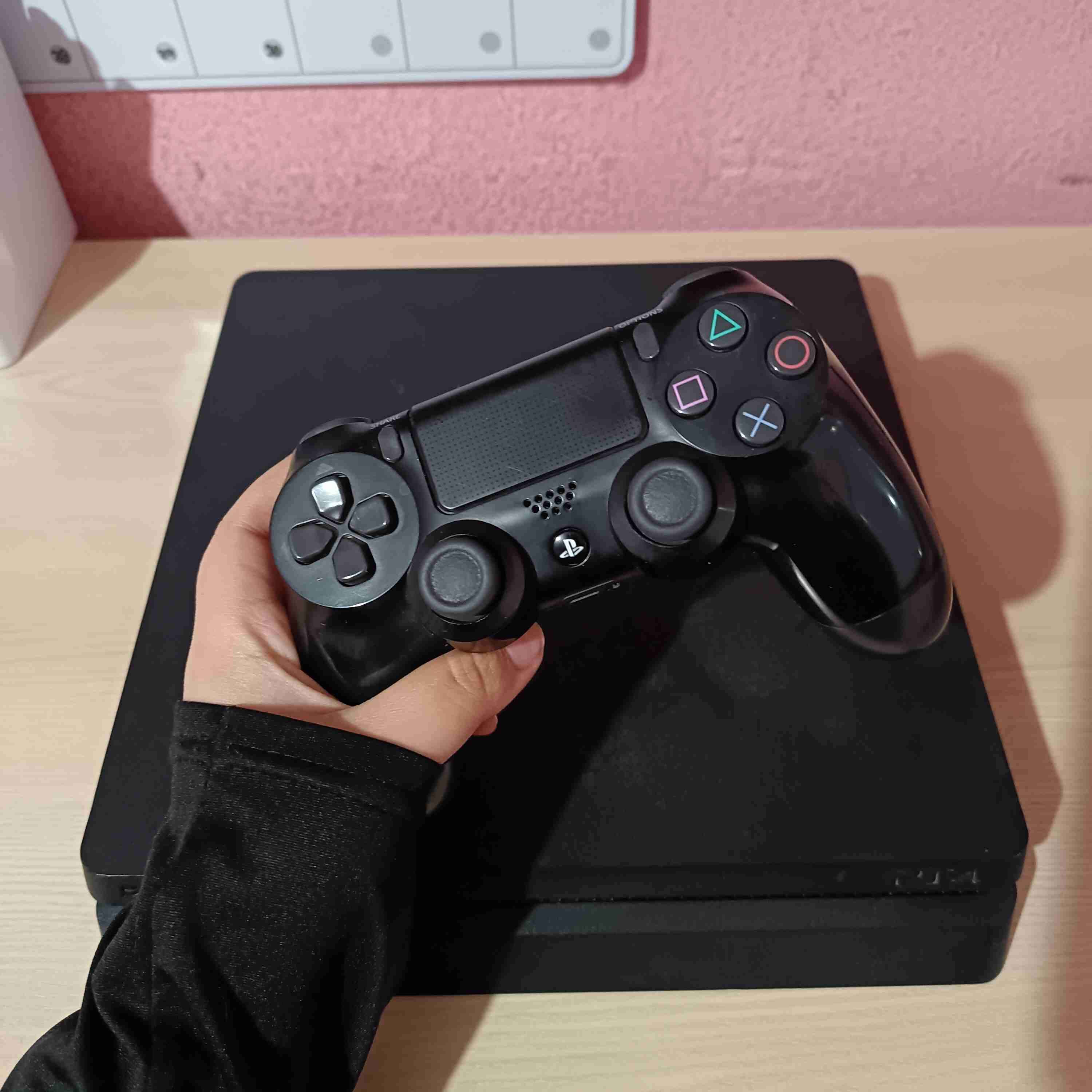 Consola PlayStation 4 Slim 1TB con control - miniatura 2