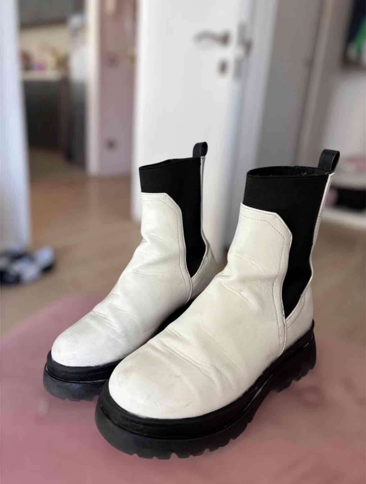 Botines blancos de cuero - miniatura 1