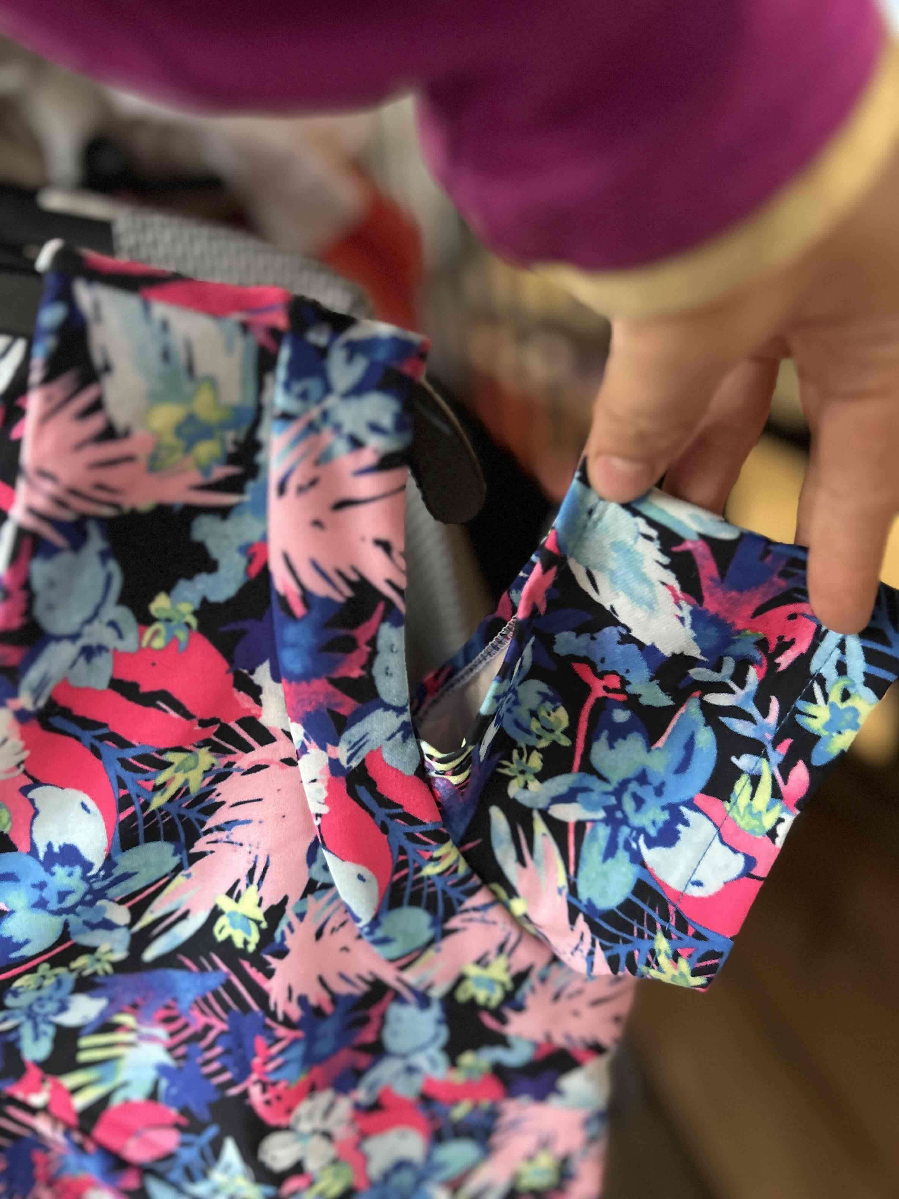 Vestido floral con hombros descubiertos - miniatura 2