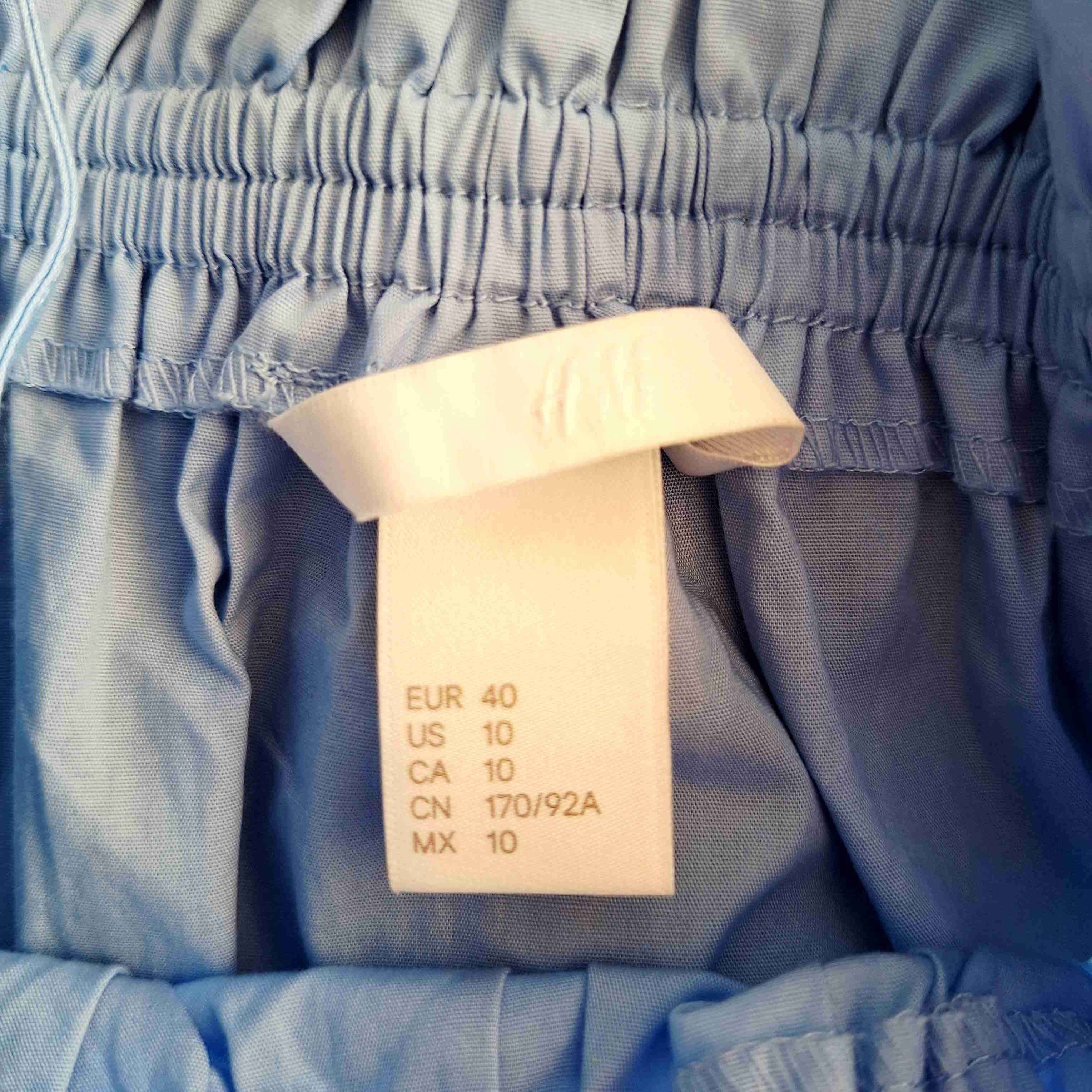 Blusa HyM azul hombros descubiertos - 2