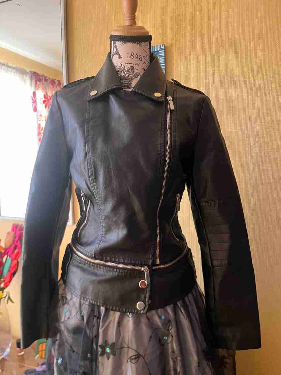 Chaqueta negra de ecocuero - miniatura 1