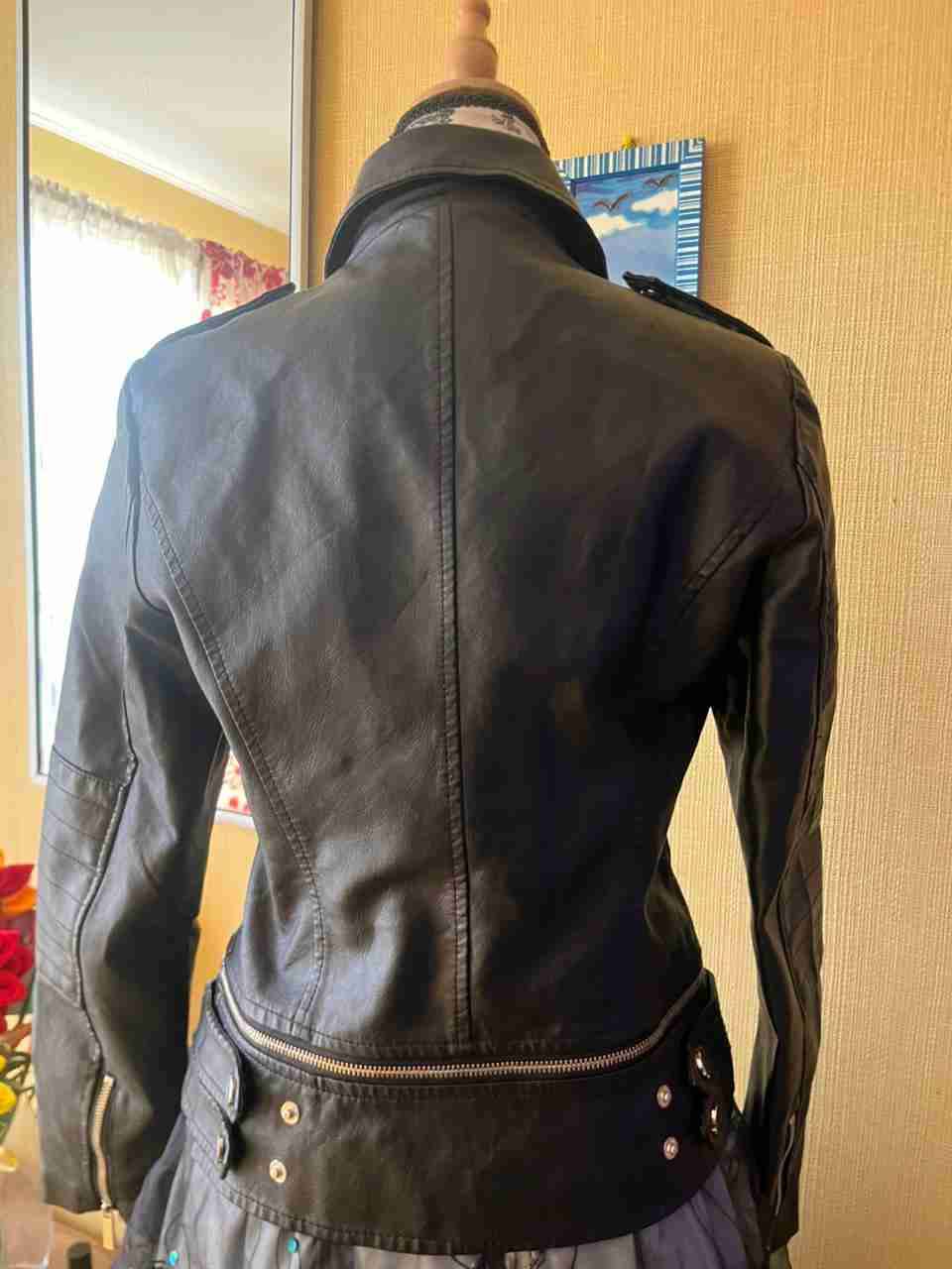 Chaqueta negra de ecocuero - miniatura 2