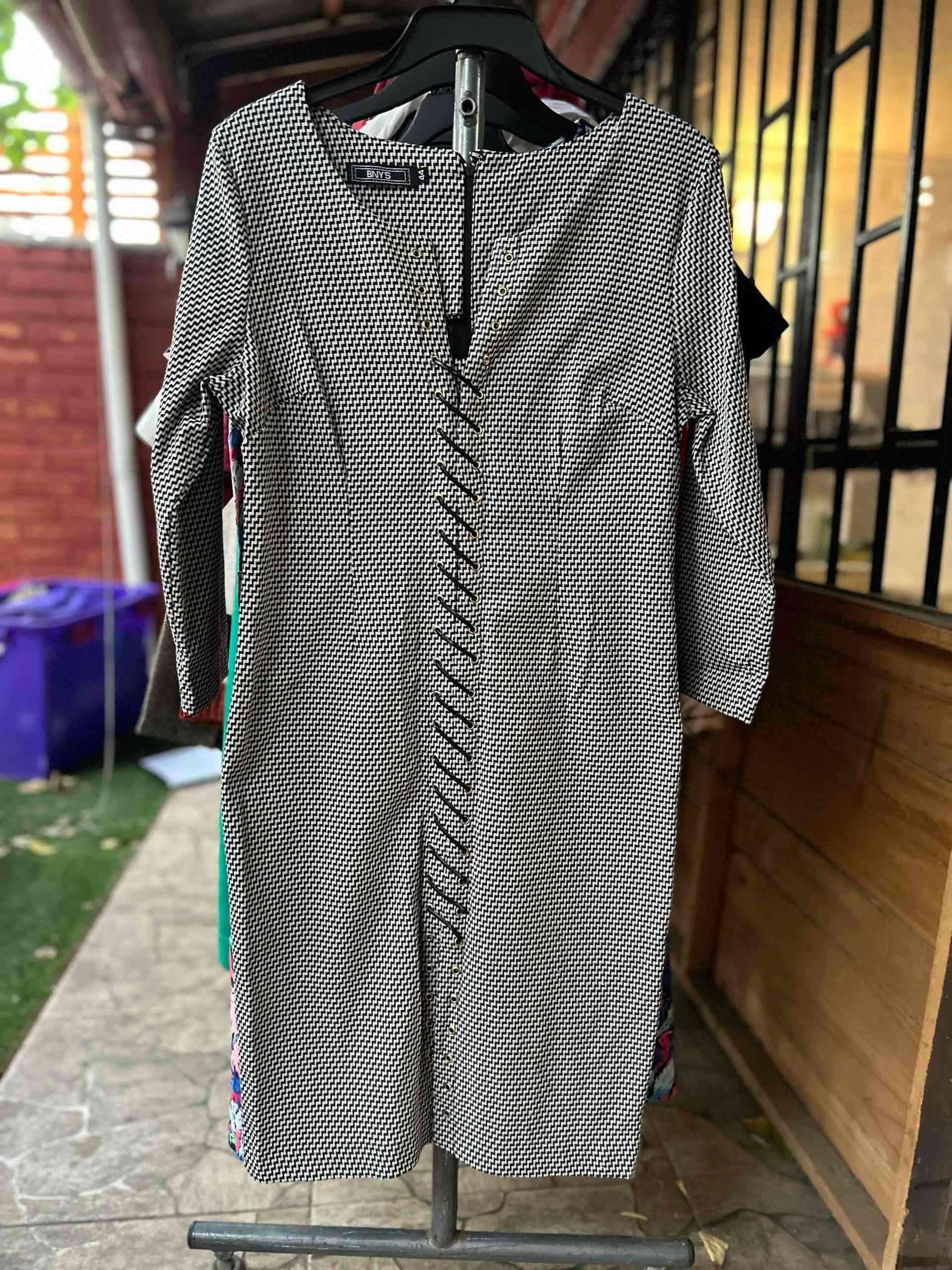 Vestido blanco y negro elegante