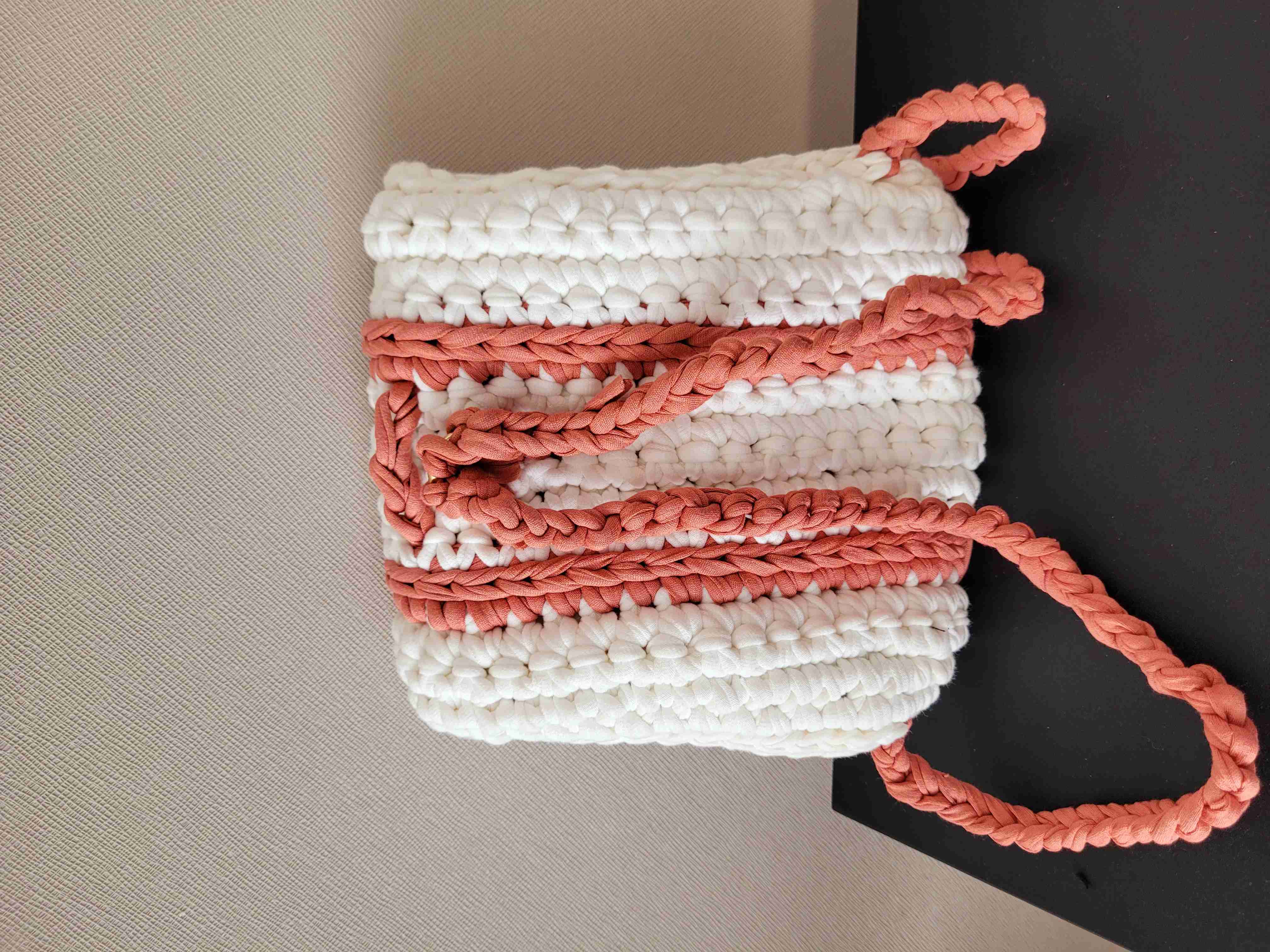 Mochila tejida artesanal - miniatura 2