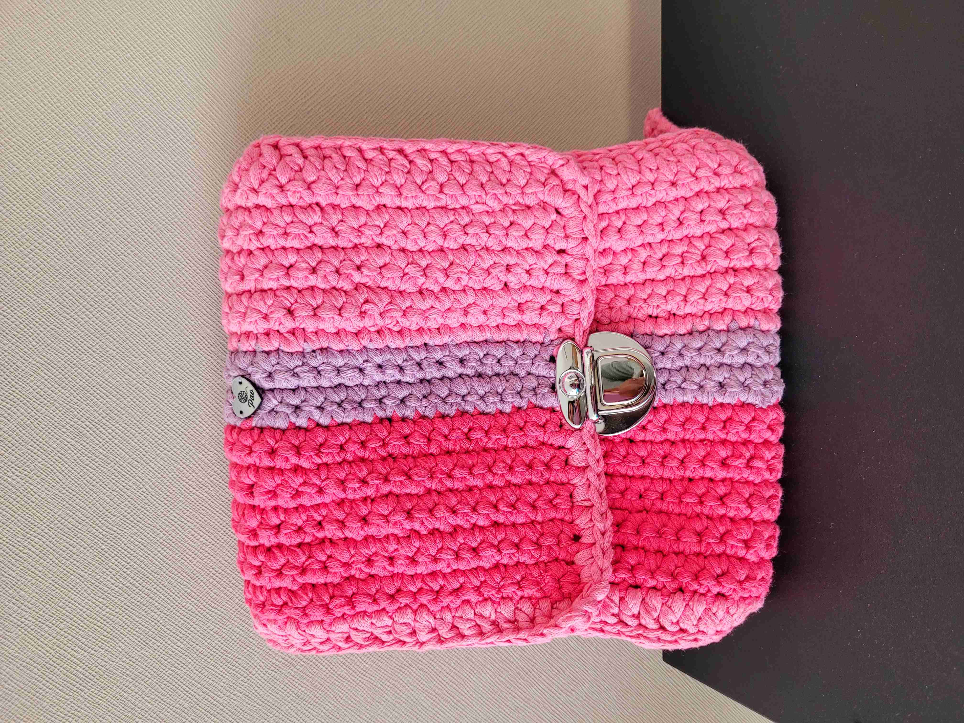 Mochila tejida rosa y lila - miniatura 1