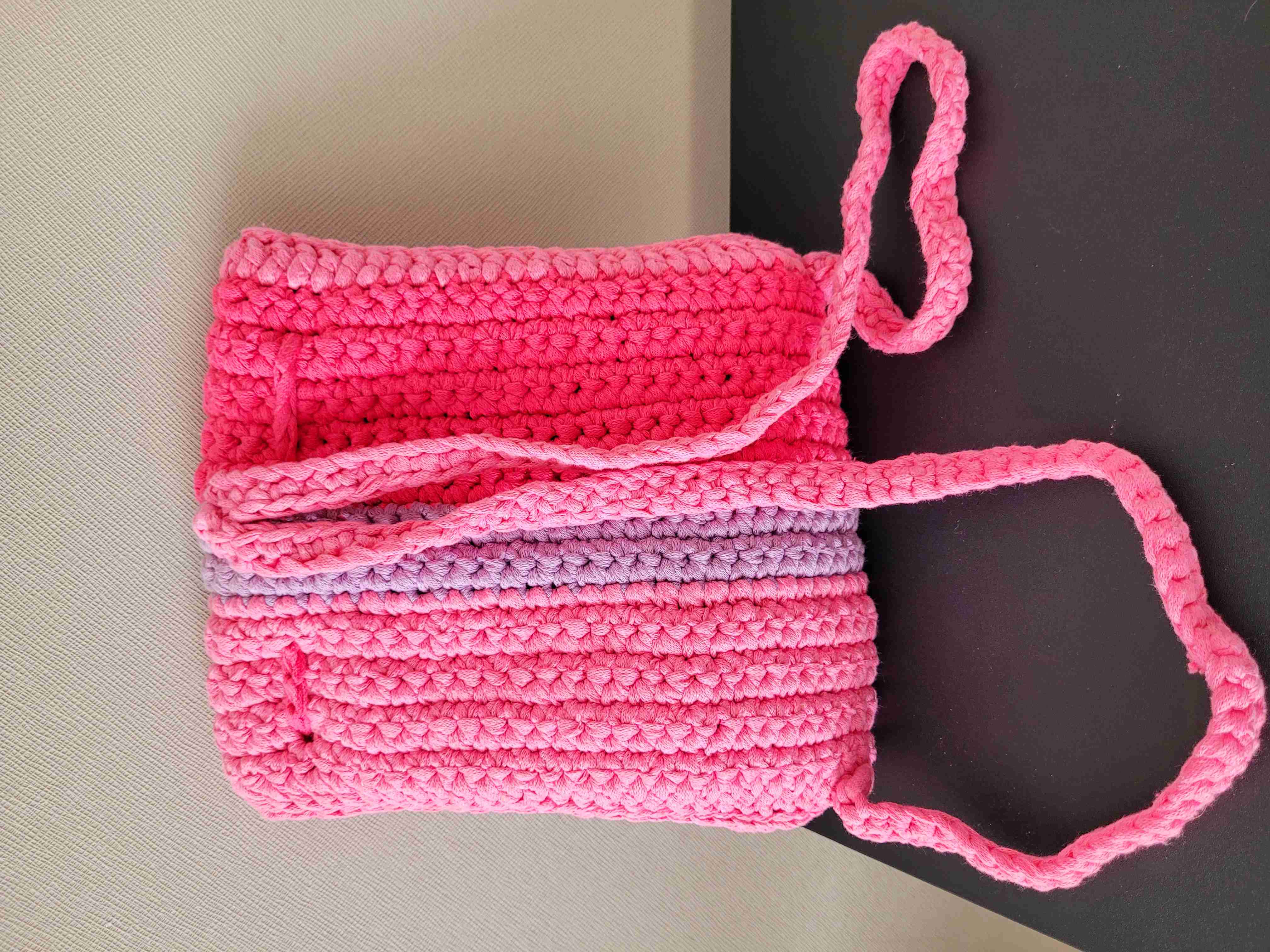 Mochila tejida rosa y lila - miniatura 2