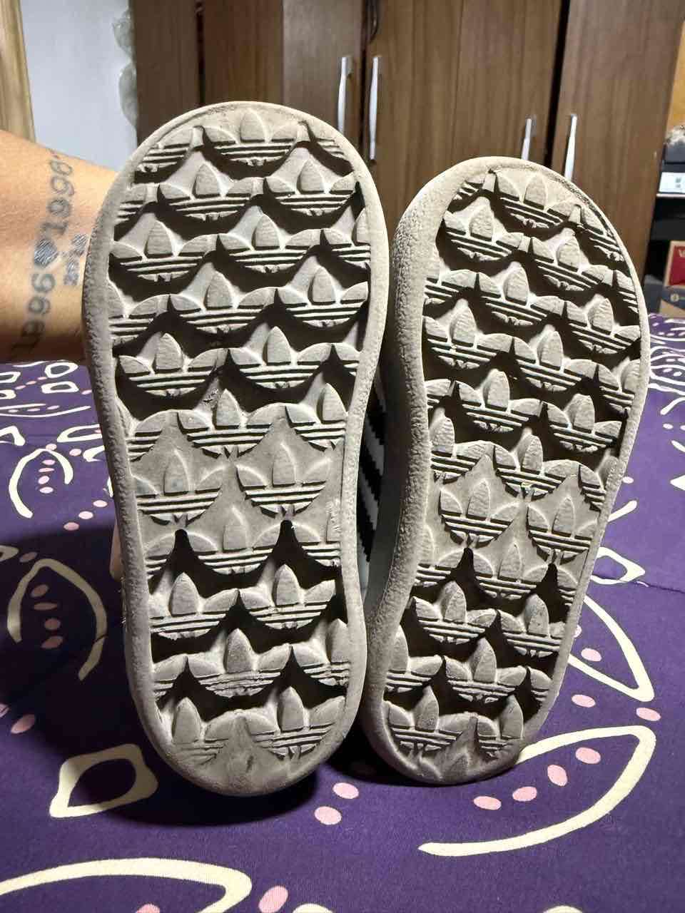 Zapatillas deportivas blancas negras - miniatura 3