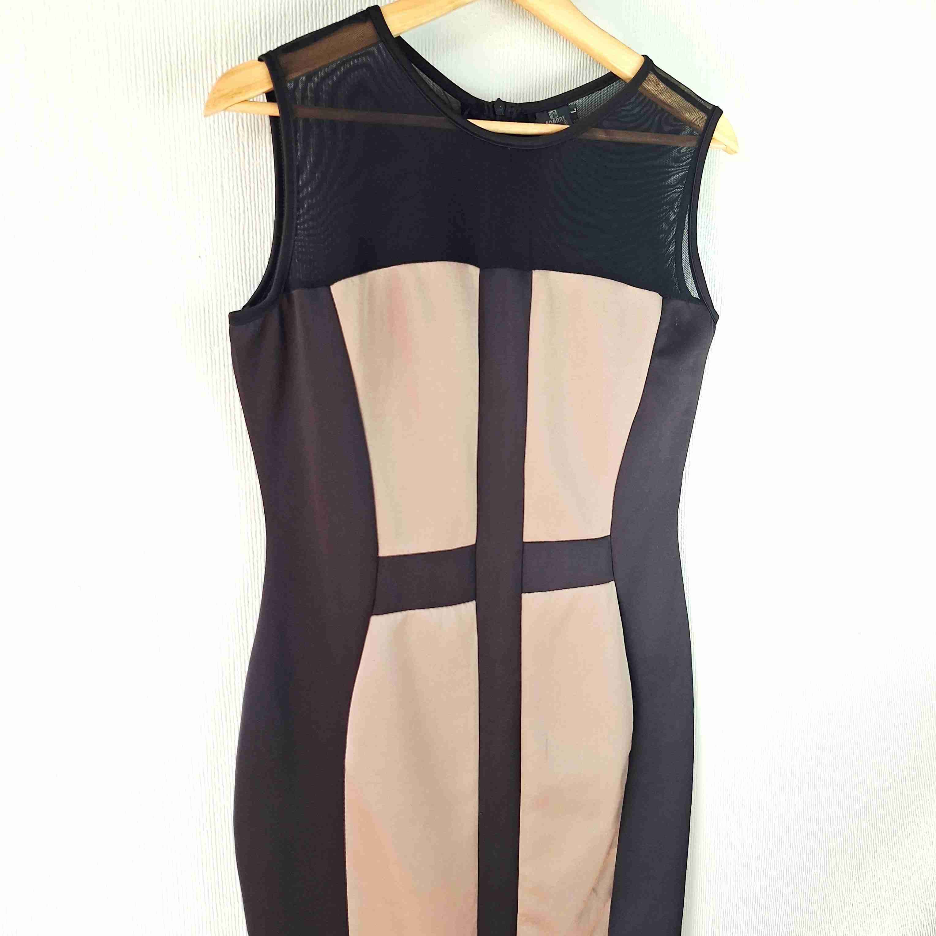 Vestido ajustado beige y negro - miniatura 2