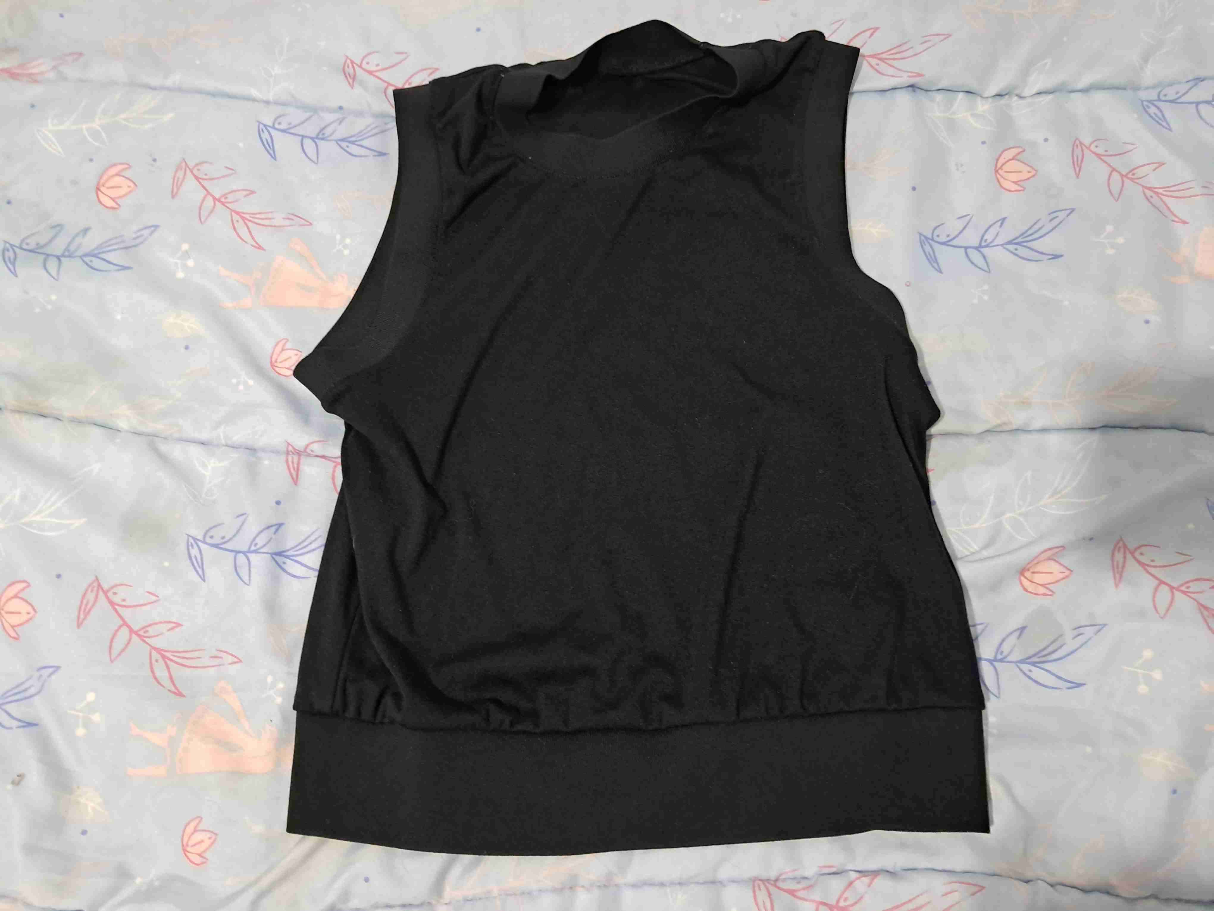 Polera sin mangas negra