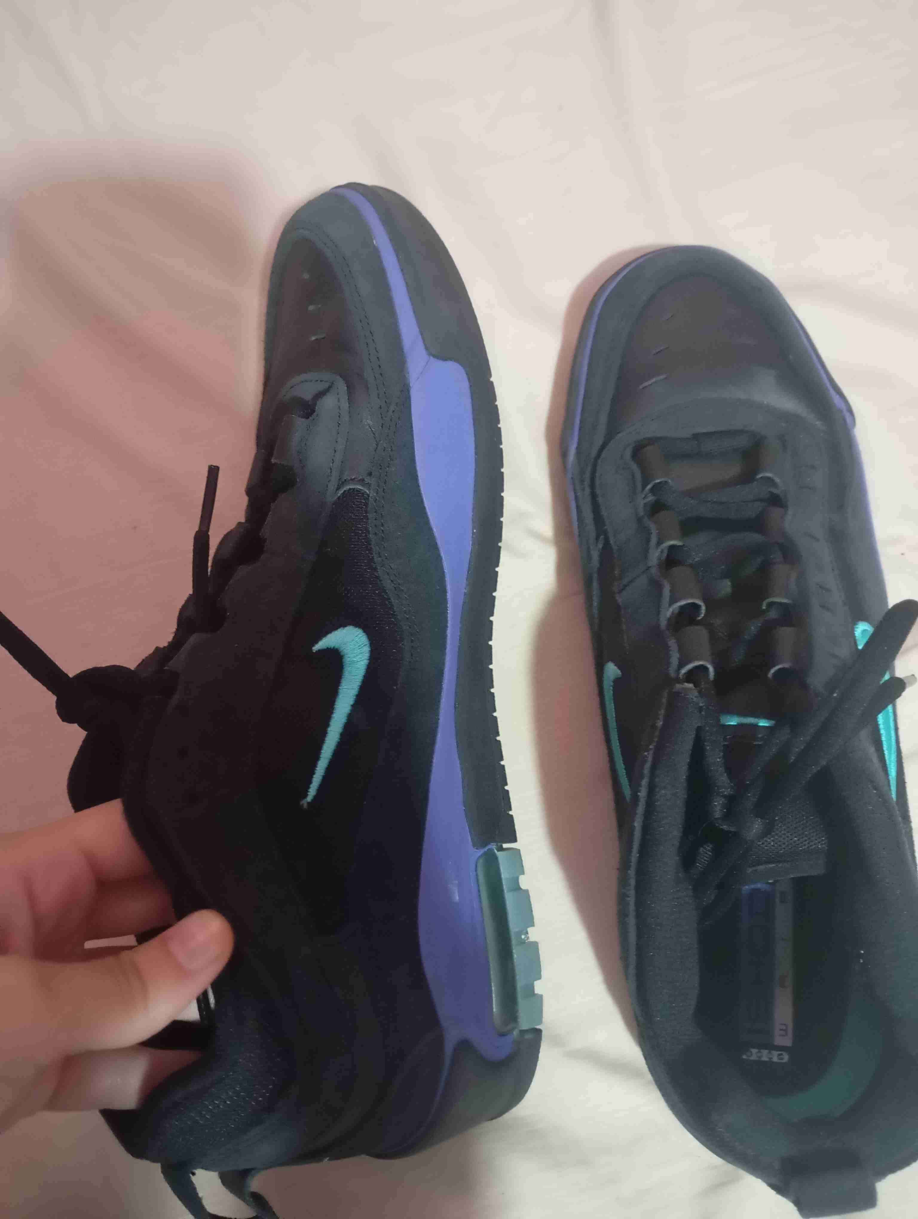 Zapatillas deportivas negras y moradas - 1