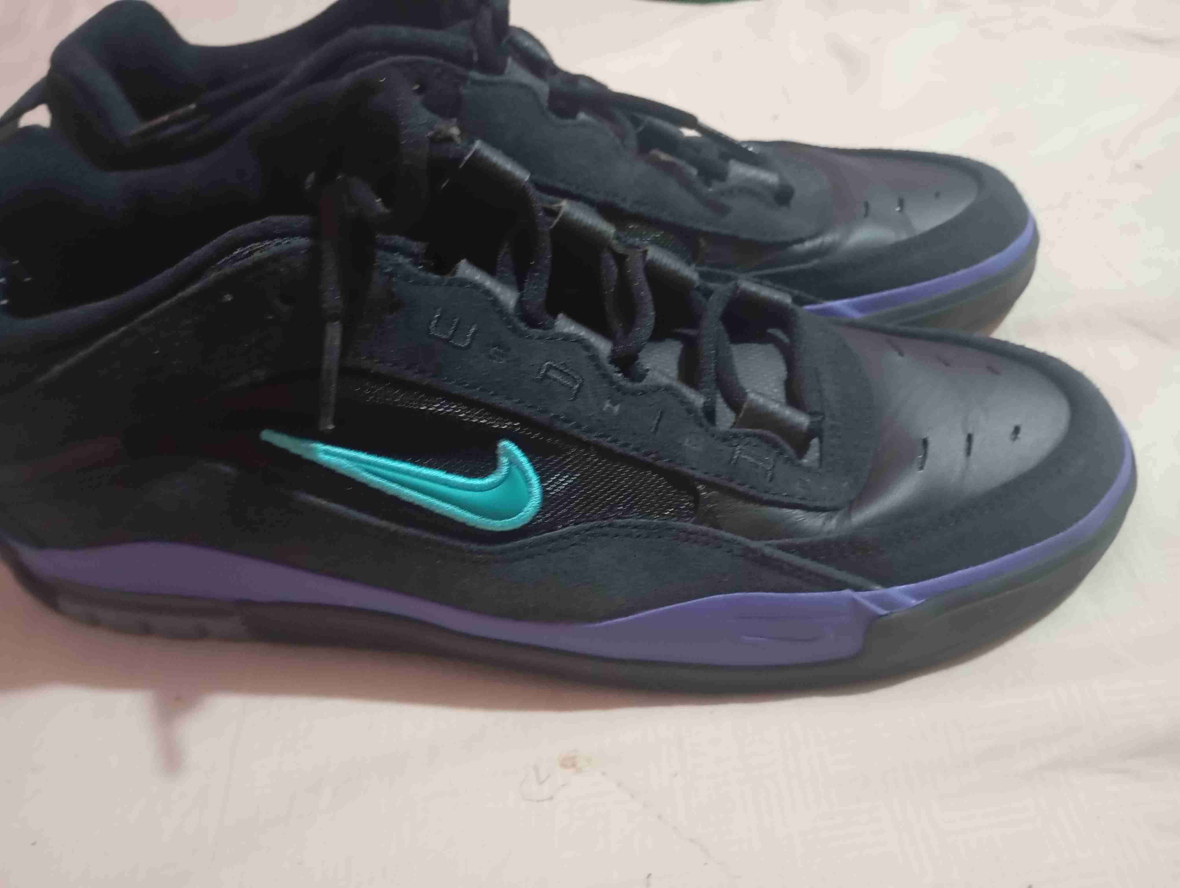 Zapatillas deportivas negras y moradas - 2