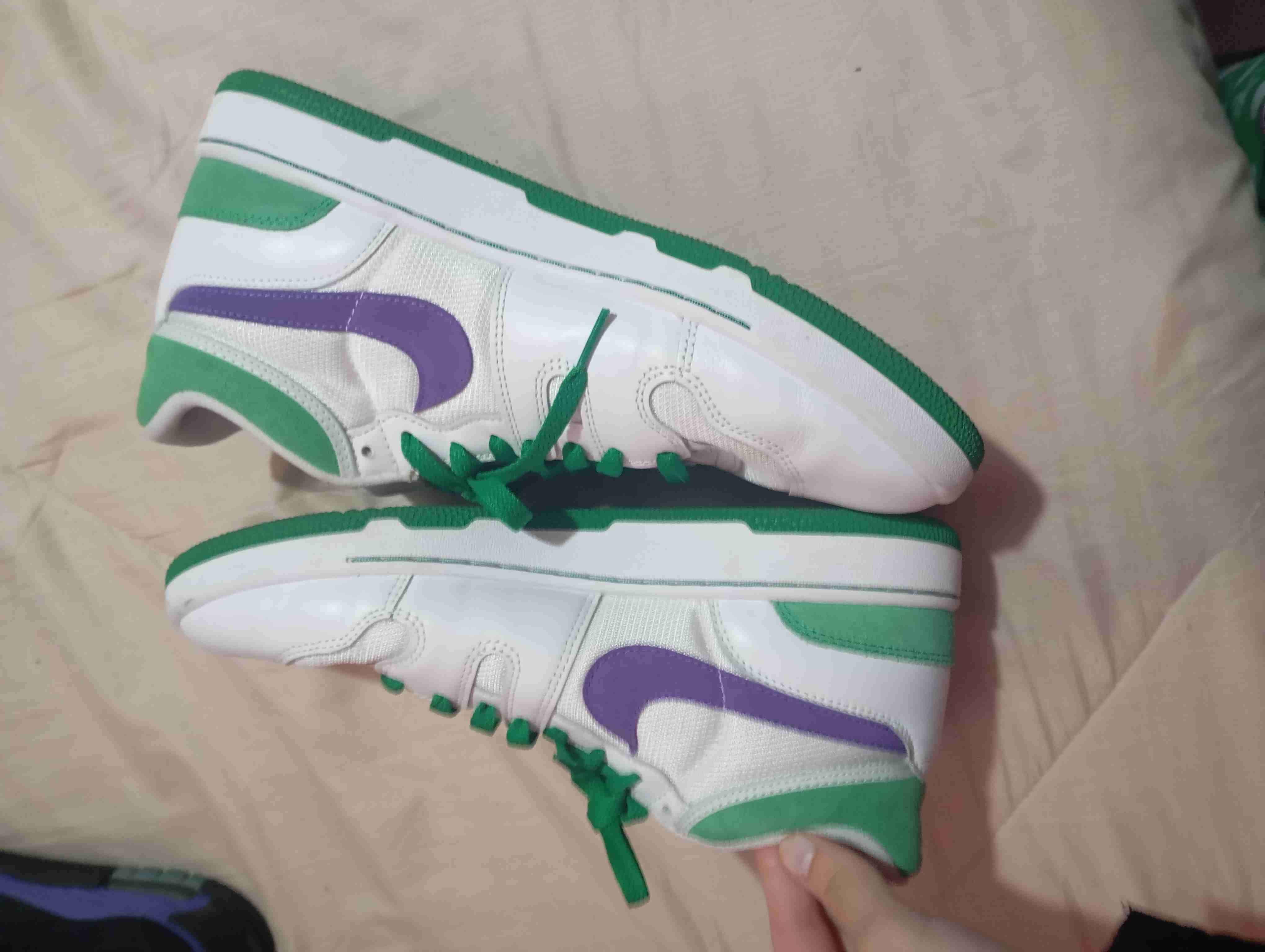 Zapatillas deportivas negras y moradas - 4