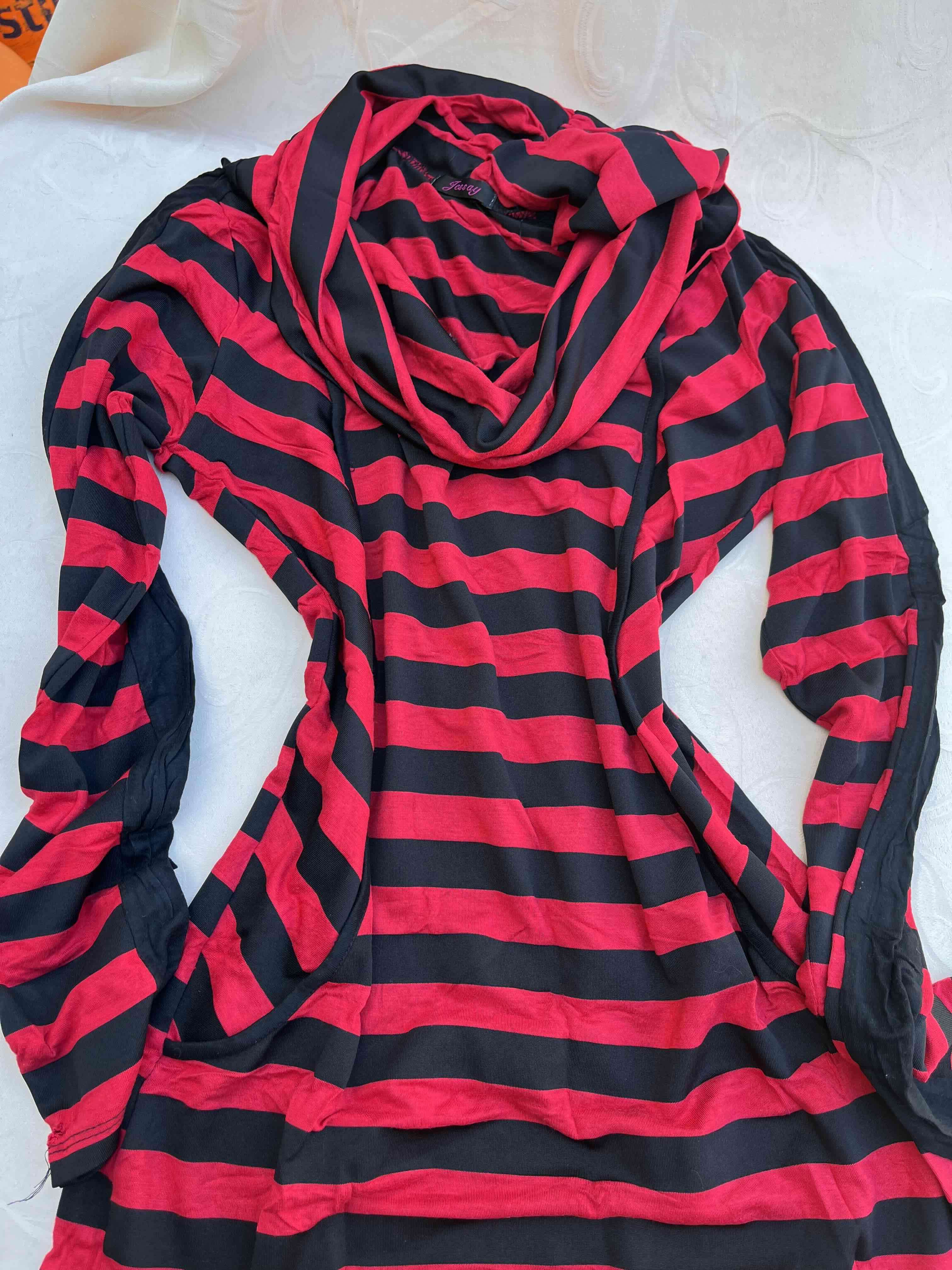 Vestido a rayas rojo y negro