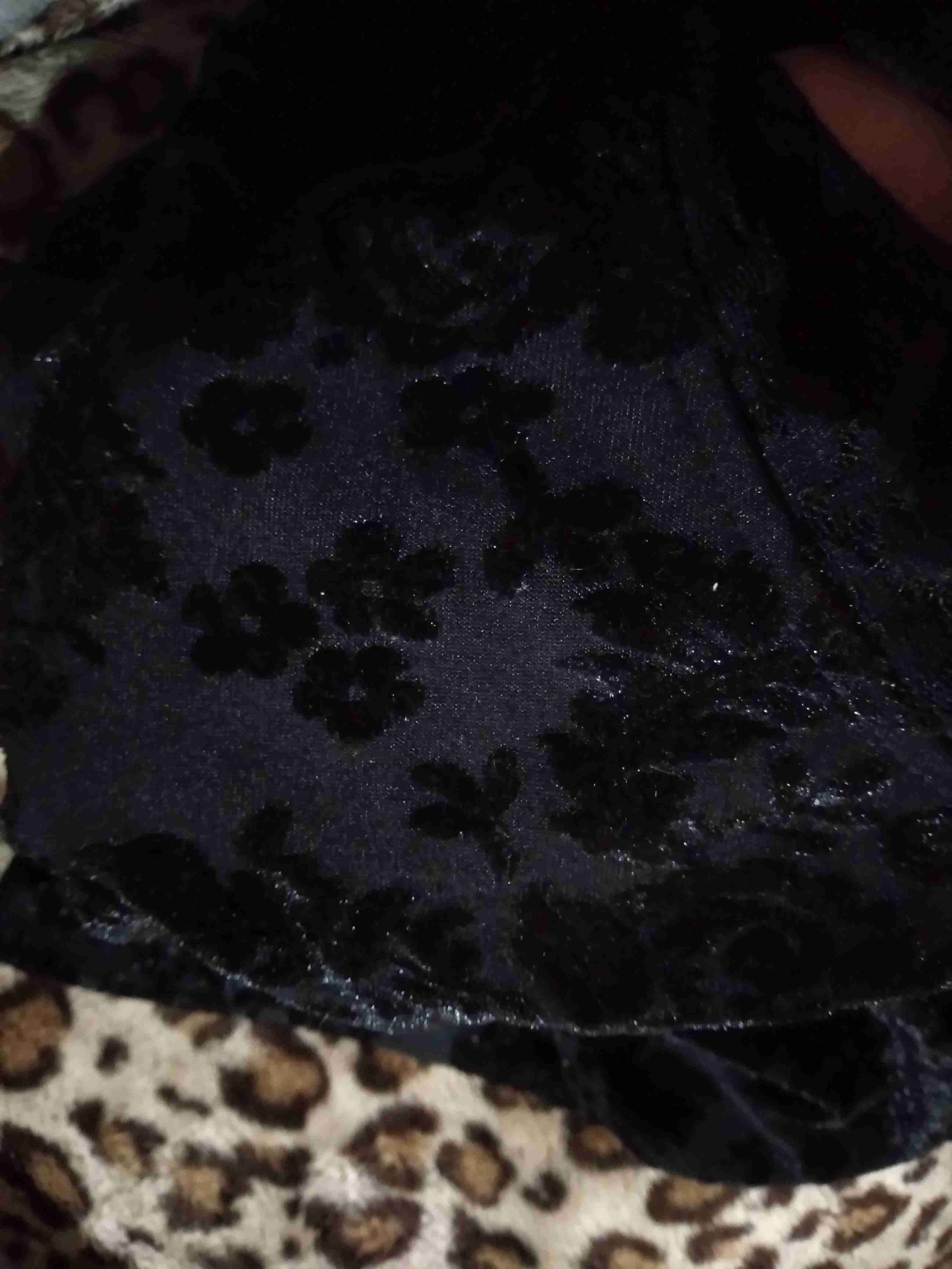 Blusa negra con encaje floral - 2