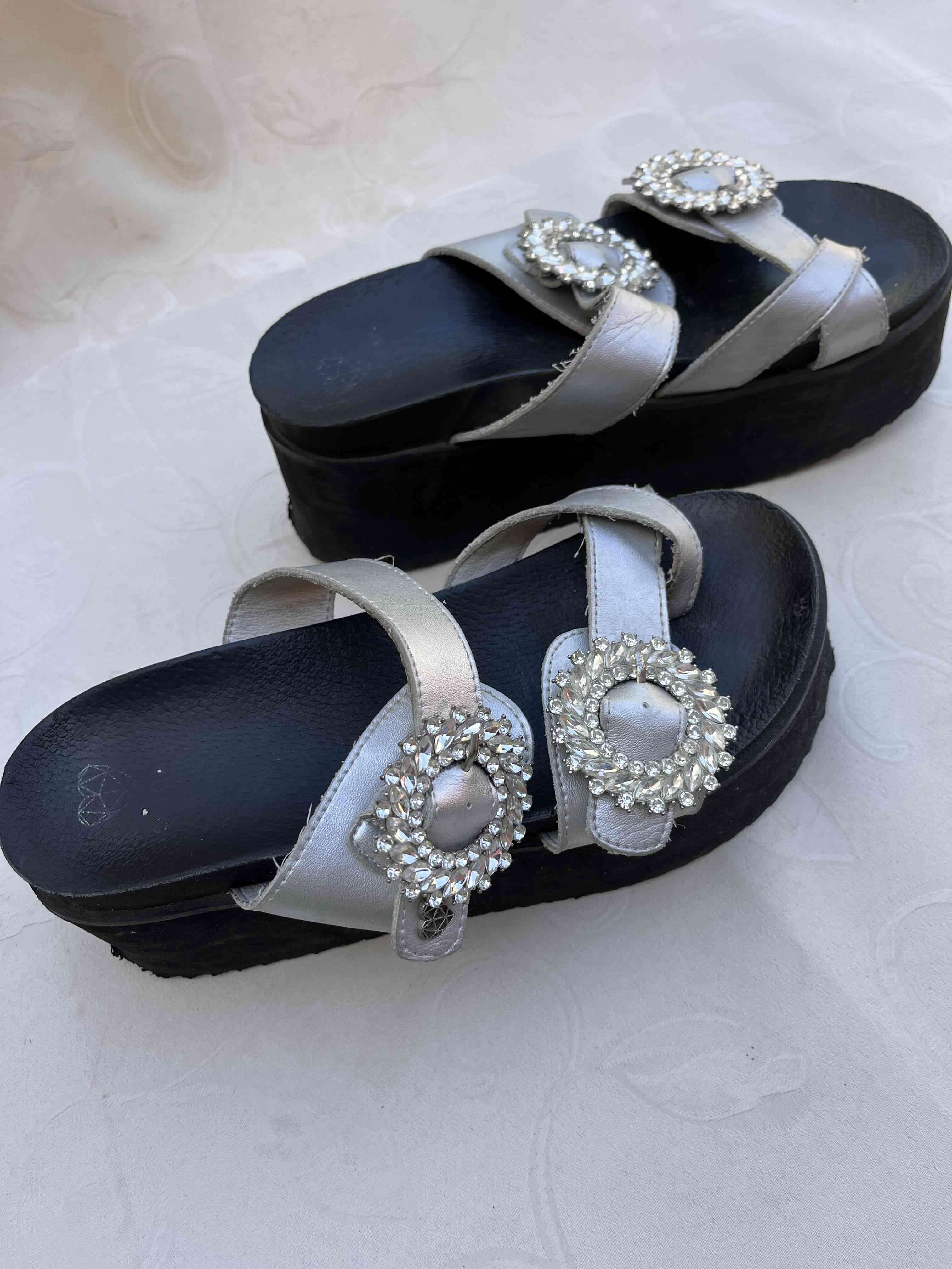 Sandalias con plataforma y joyas - miniatura 1