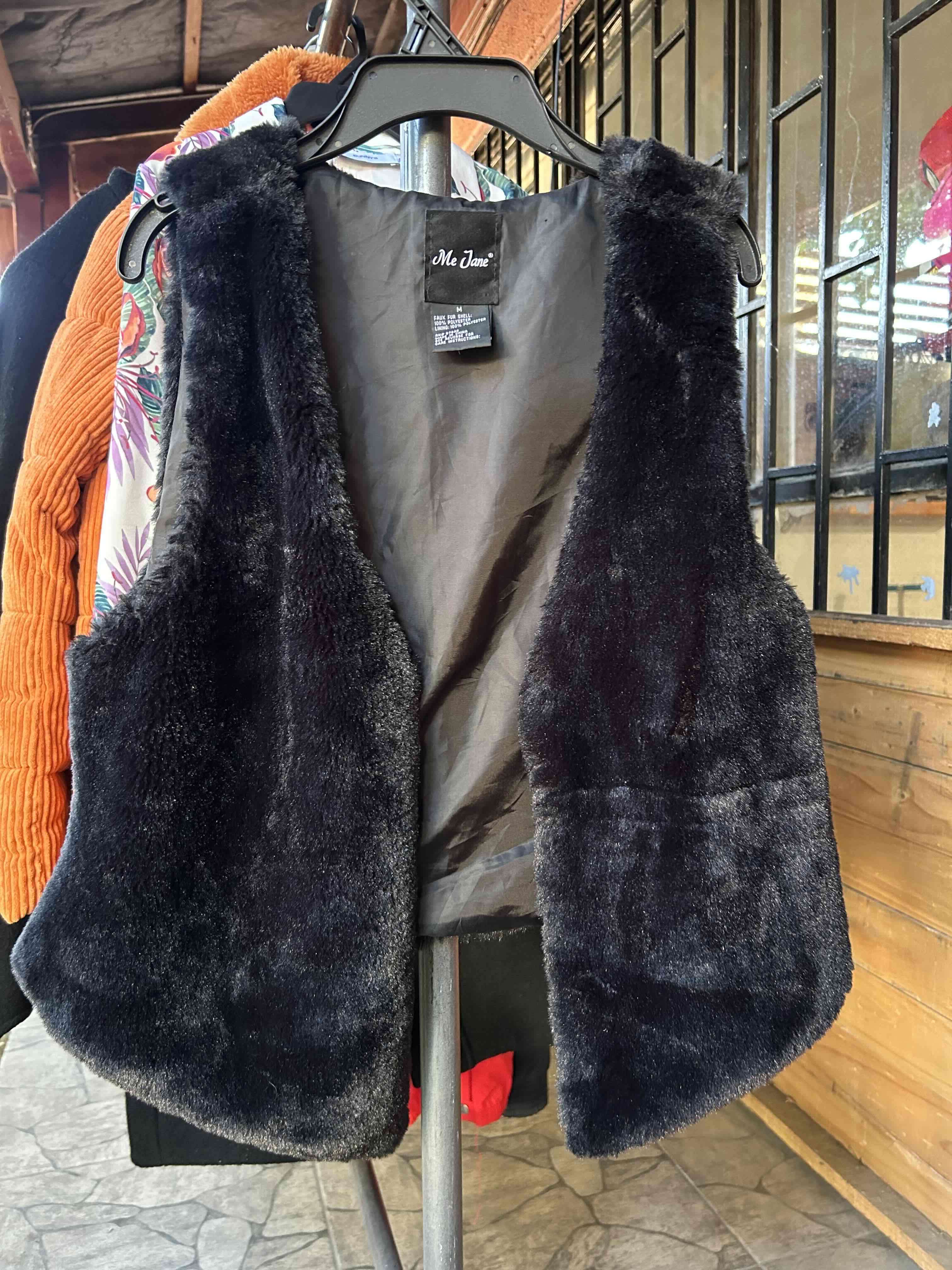 Chaleco de piel sintética negro