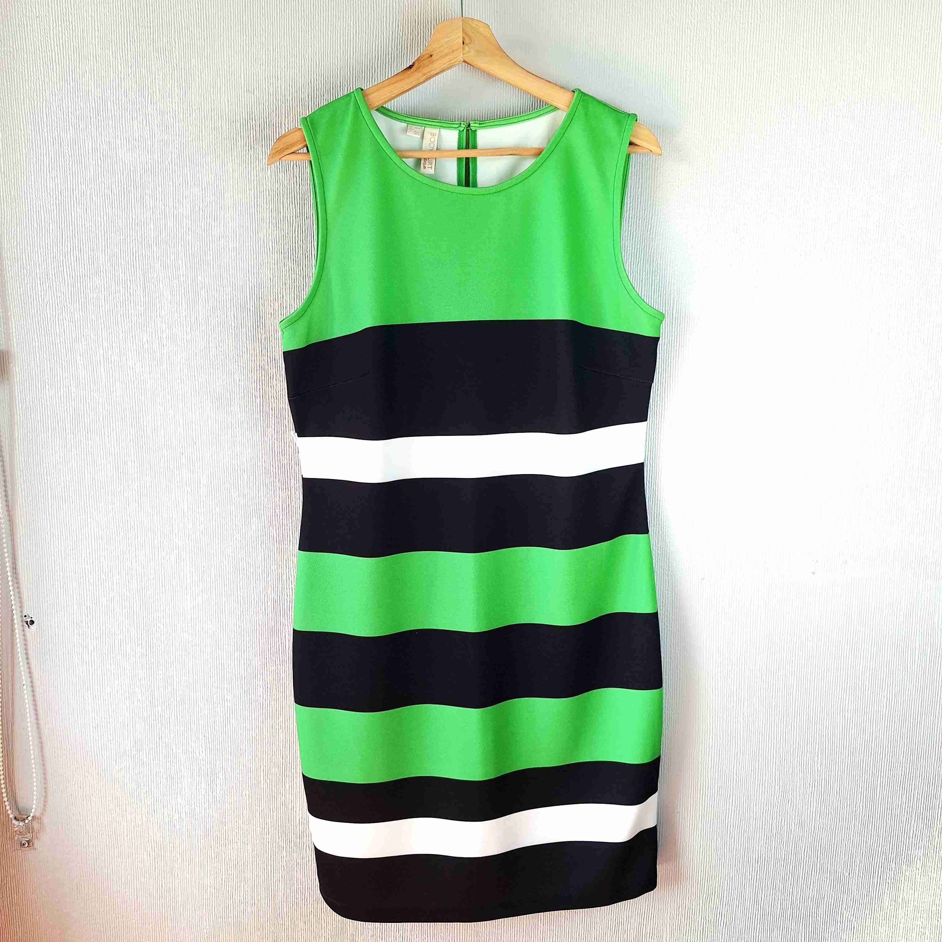 Vestido rayado verde y negro - 1