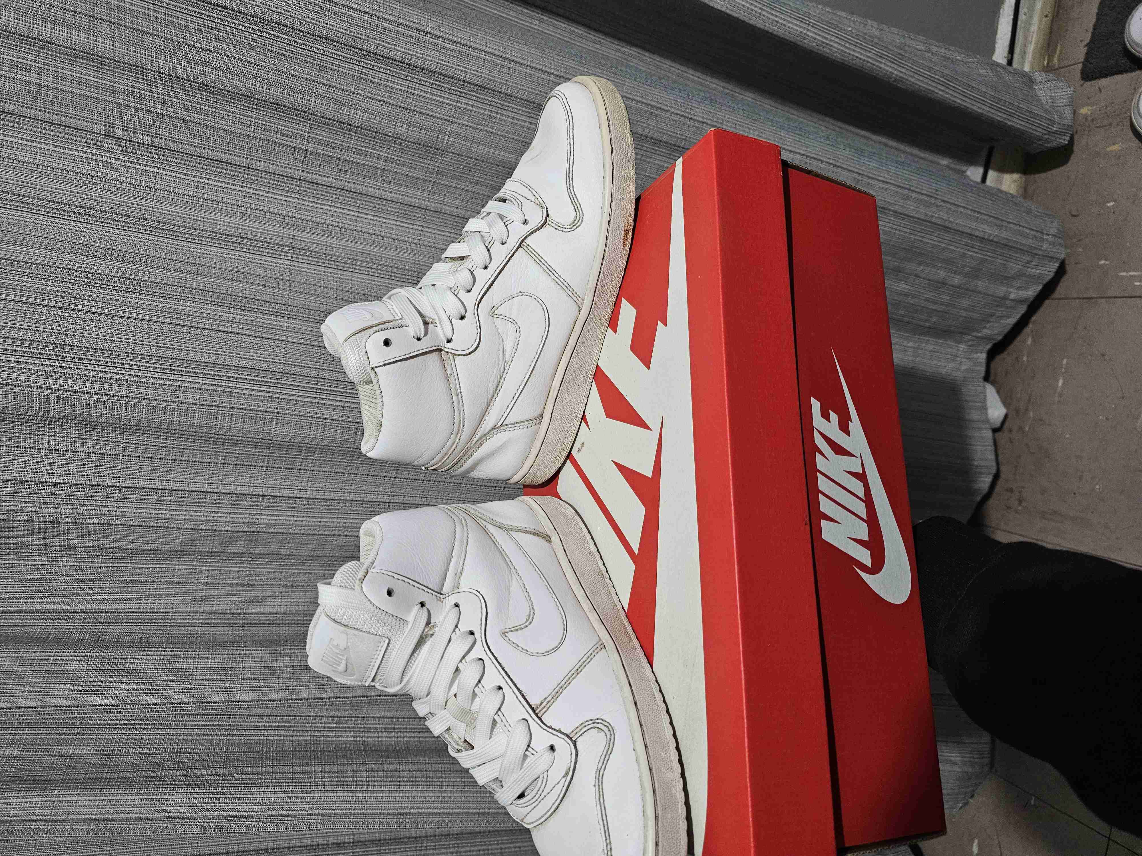 Zapatillas blancas Nike de caña alta - 1