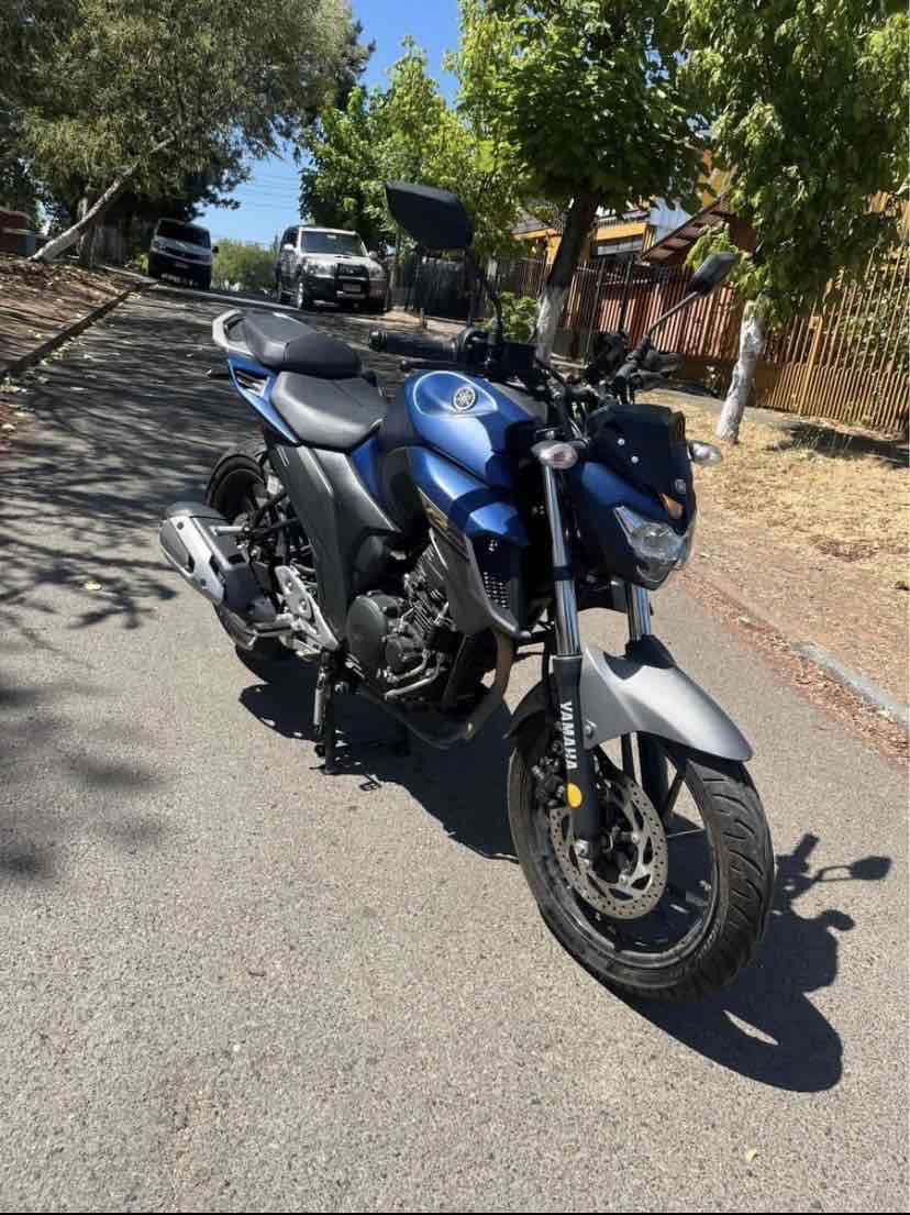 Fz 250 Moto azul en excelente estado - 1